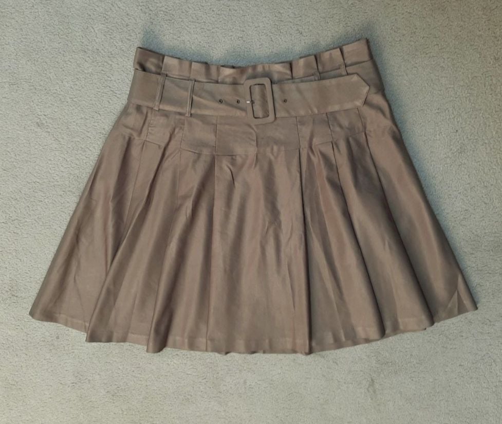 LADY'S CLOTHES. Price for each piece is 19 QAR. Excellent condition. Barely used - Image 2