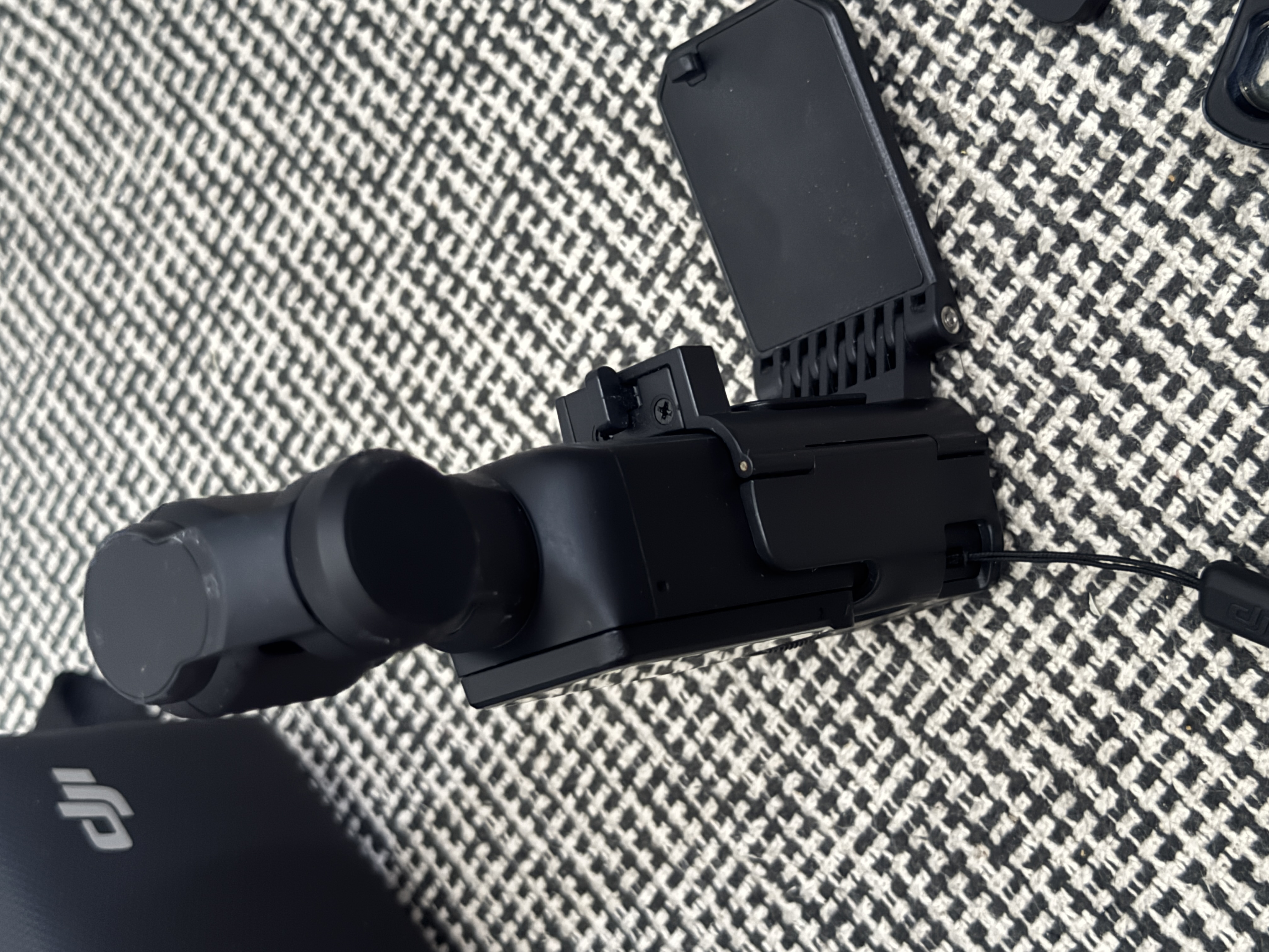 DJI OSMO POCKET 3 CREATOR COMBO  (FREE ACCESSORIES)  - Image 6