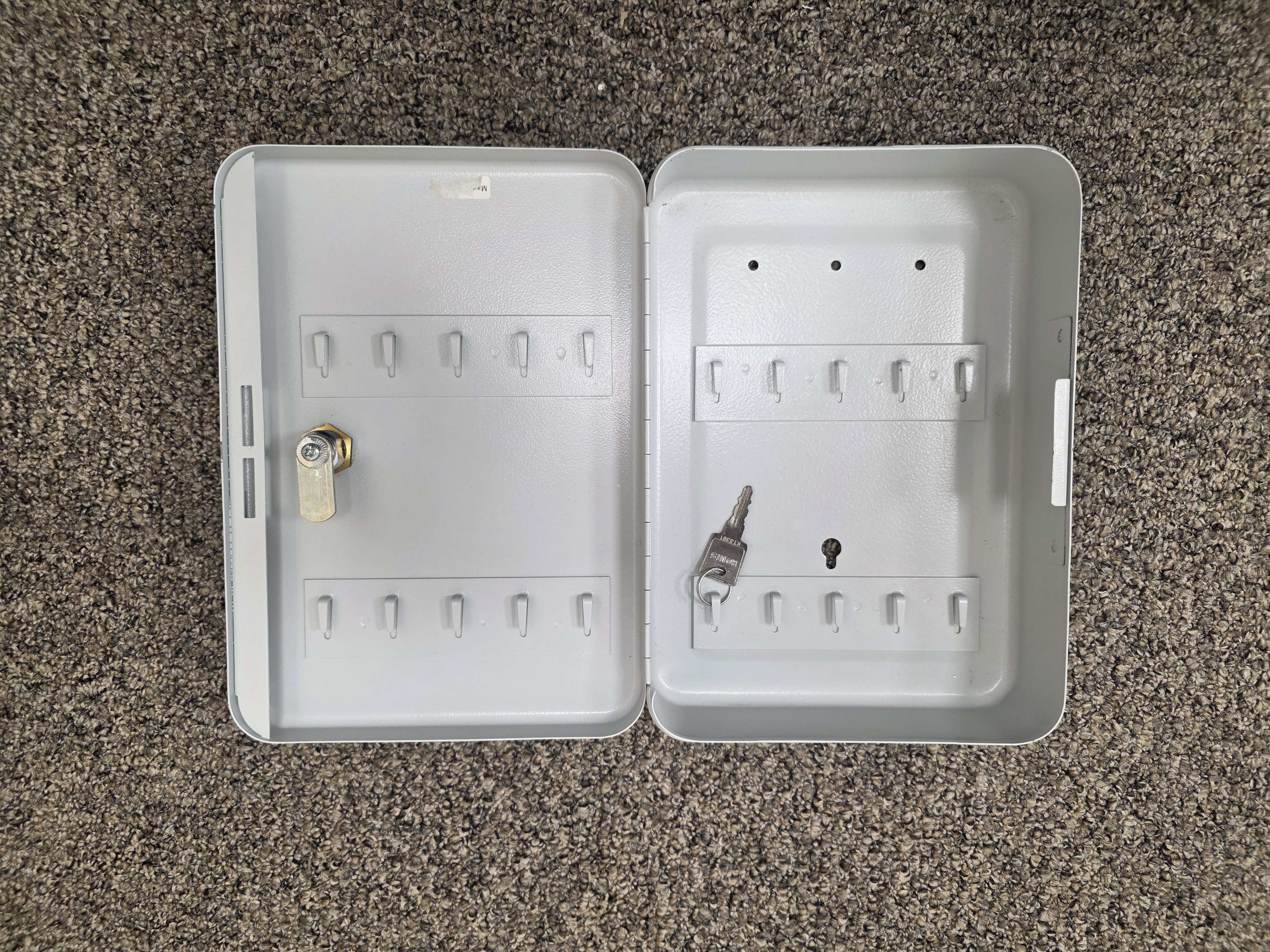 Key Cabinet - Image 1