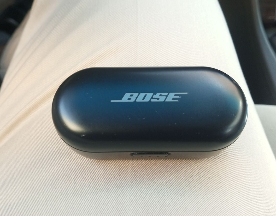 Bose Sport Earbuds - Image 1