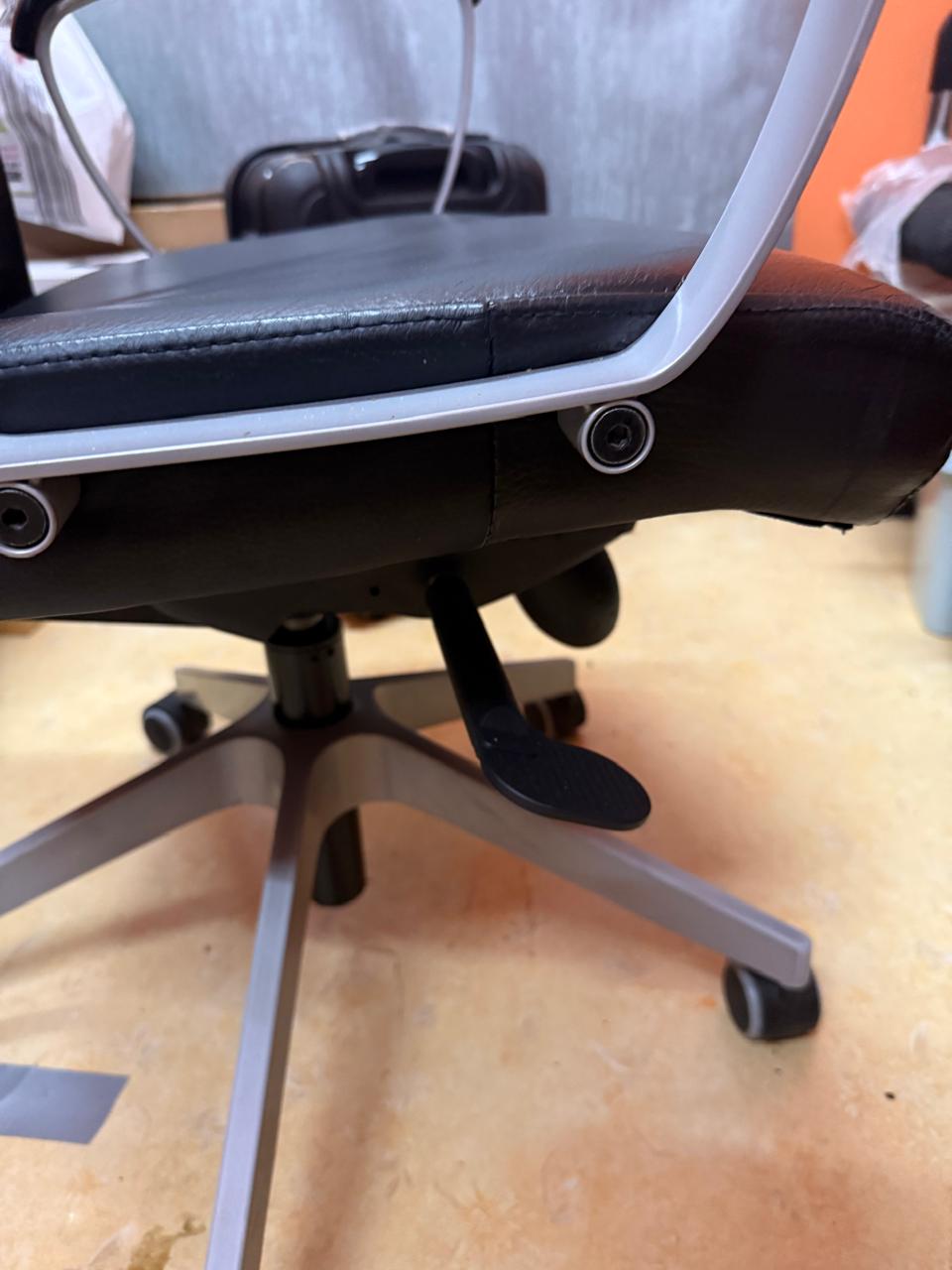 Ikea  Office chair with armrests, Glose black JÄRVFJÄLLET - Image 4