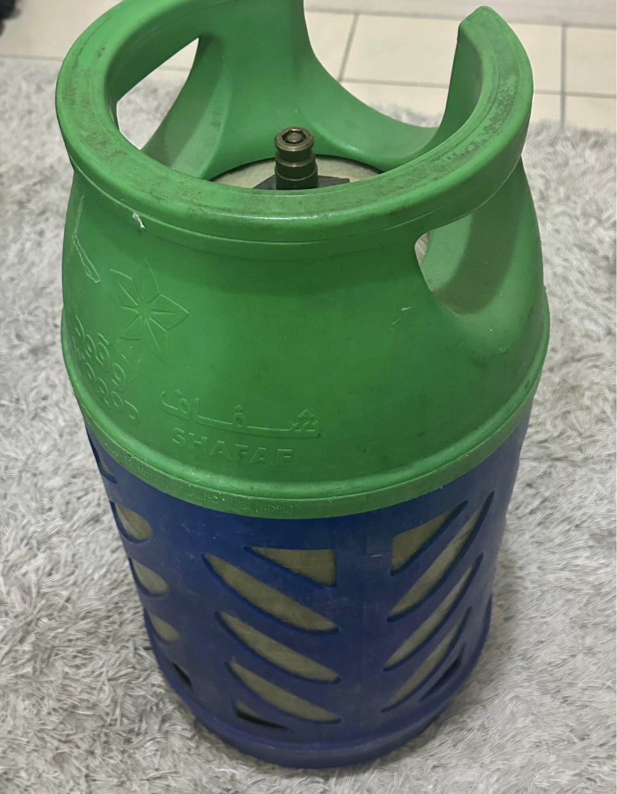 Gas cylinder half filled with regulator, hose and Hamilton stove  - Image 4