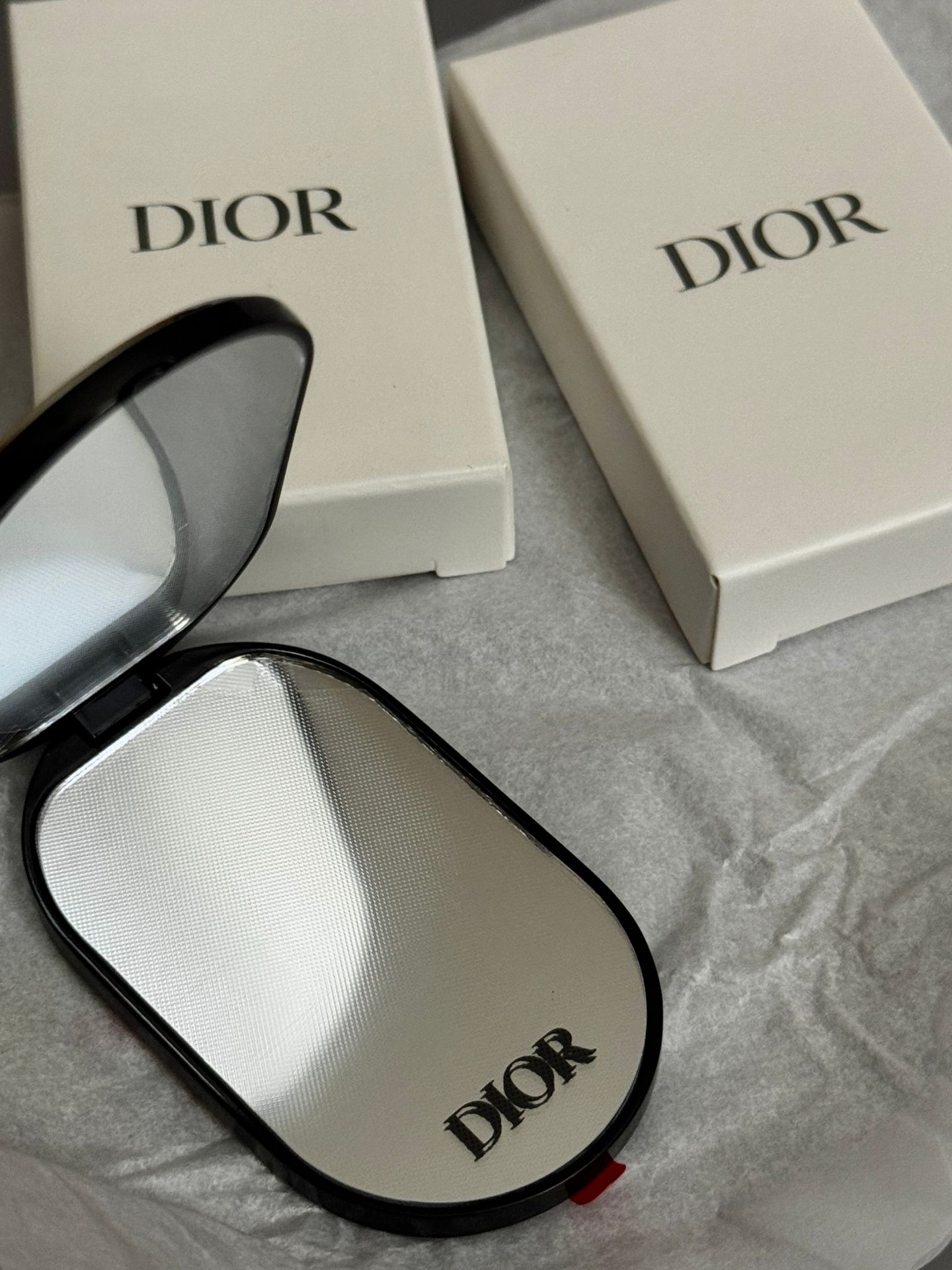 Dior phone mirror urgent sale - Image 2