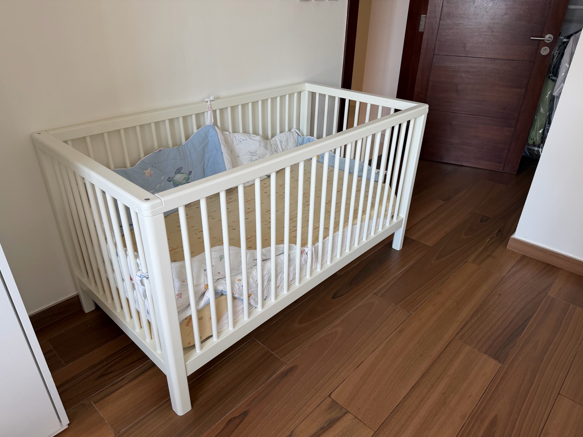 Baby bed mamas and papas  - Image 2