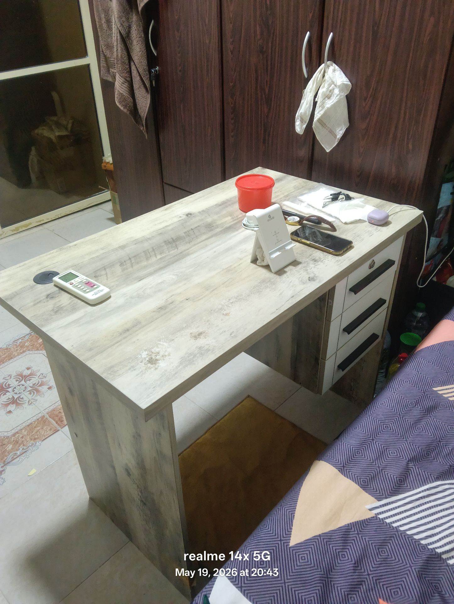 Office desk - Image 3