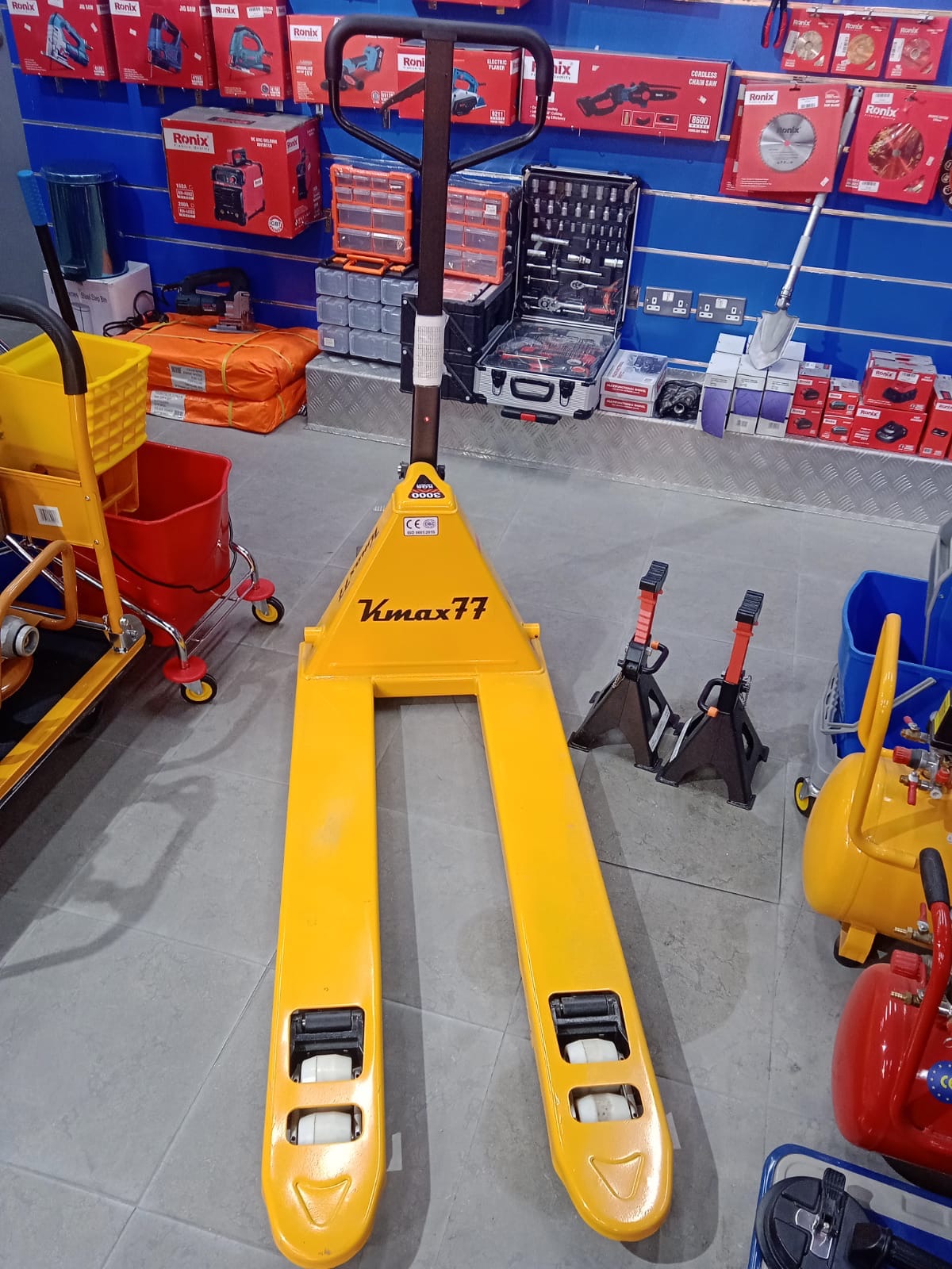 Pallet jack - Image 1
