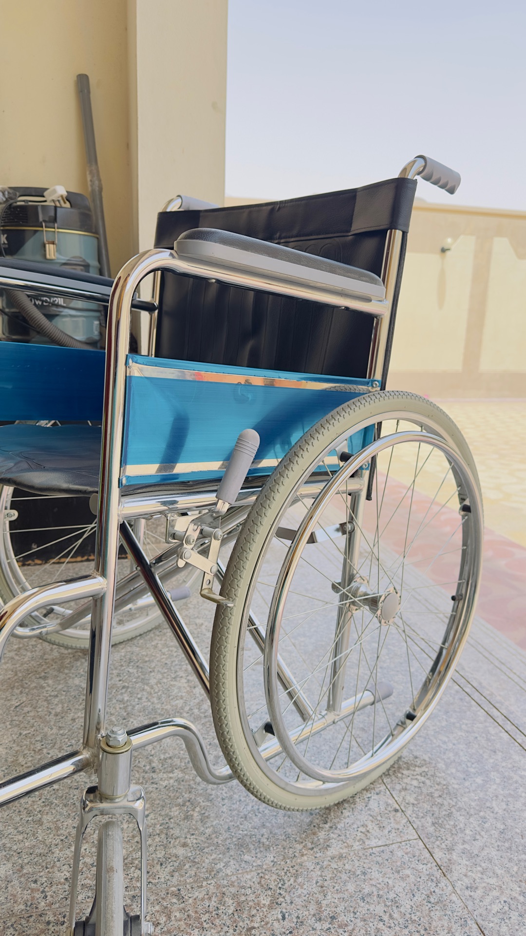Wheel chair like new, used like once - Image 2