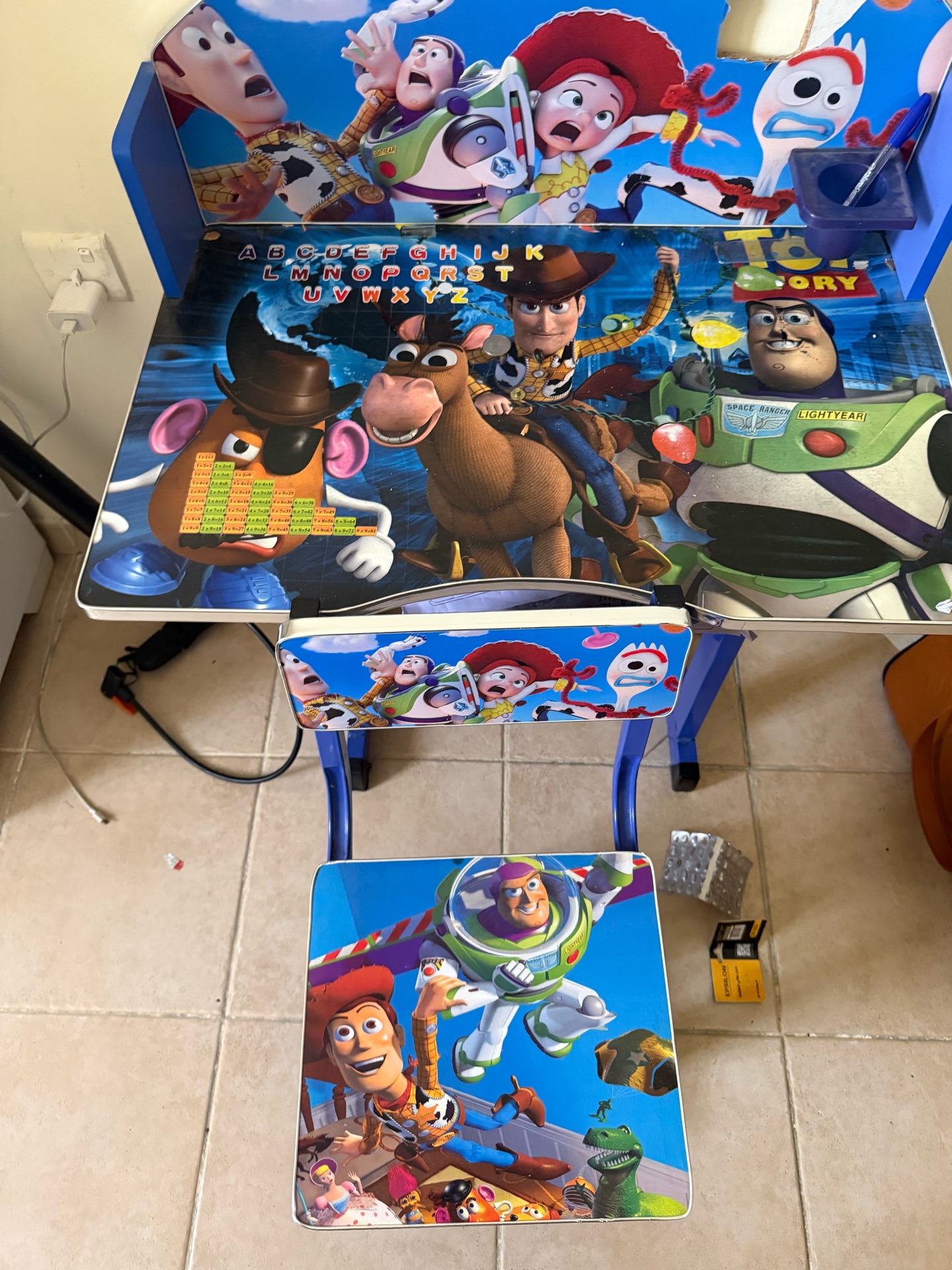 Kids study table with chair - Image 4