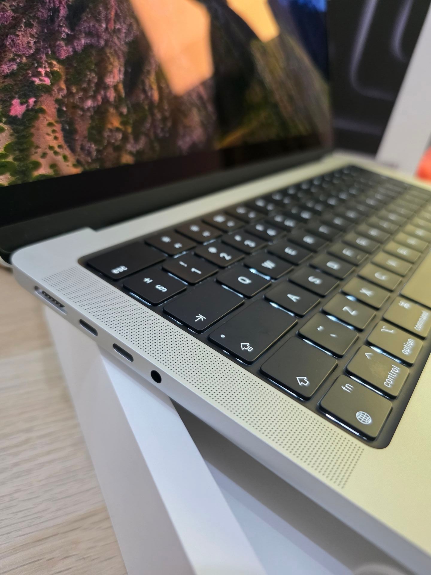 14" Macbook Pro M4 16/512Gb Silver  - Image 2