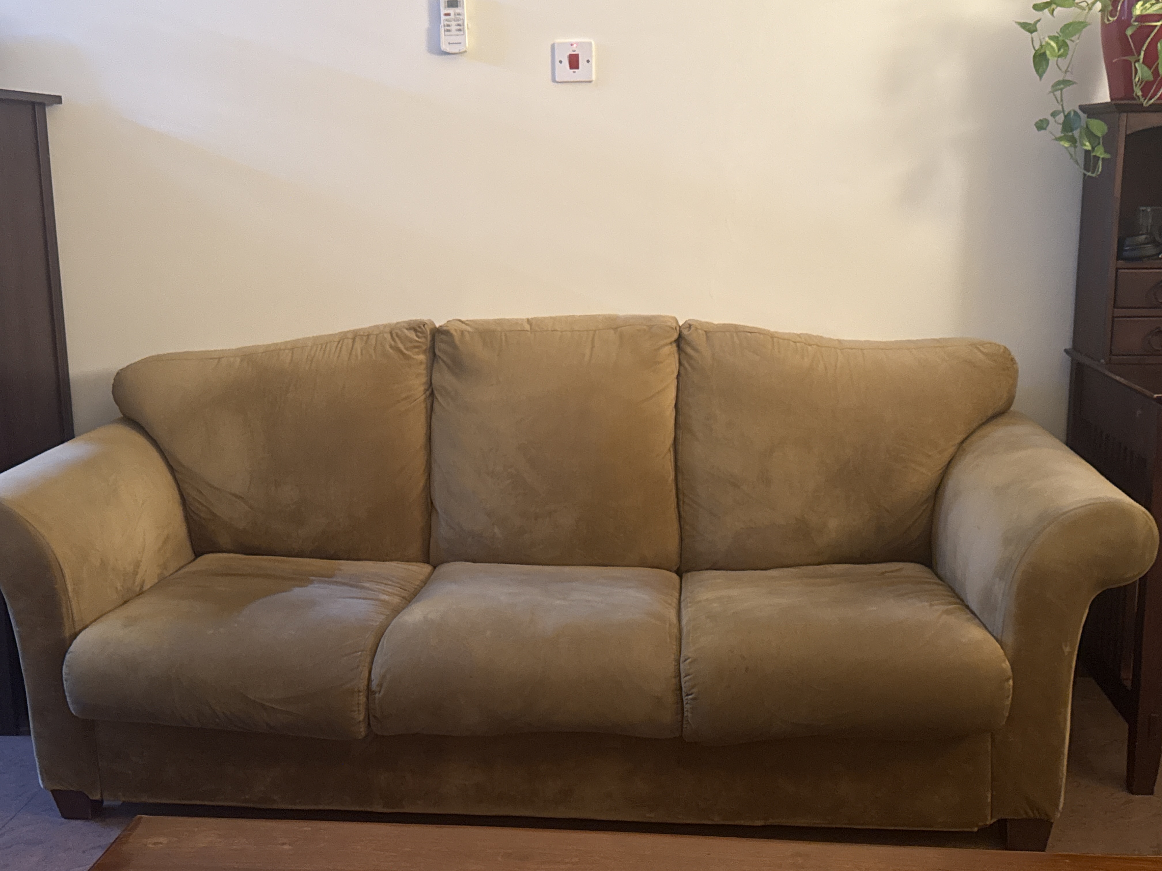 SOFA AND DINING TABLE - Image 5