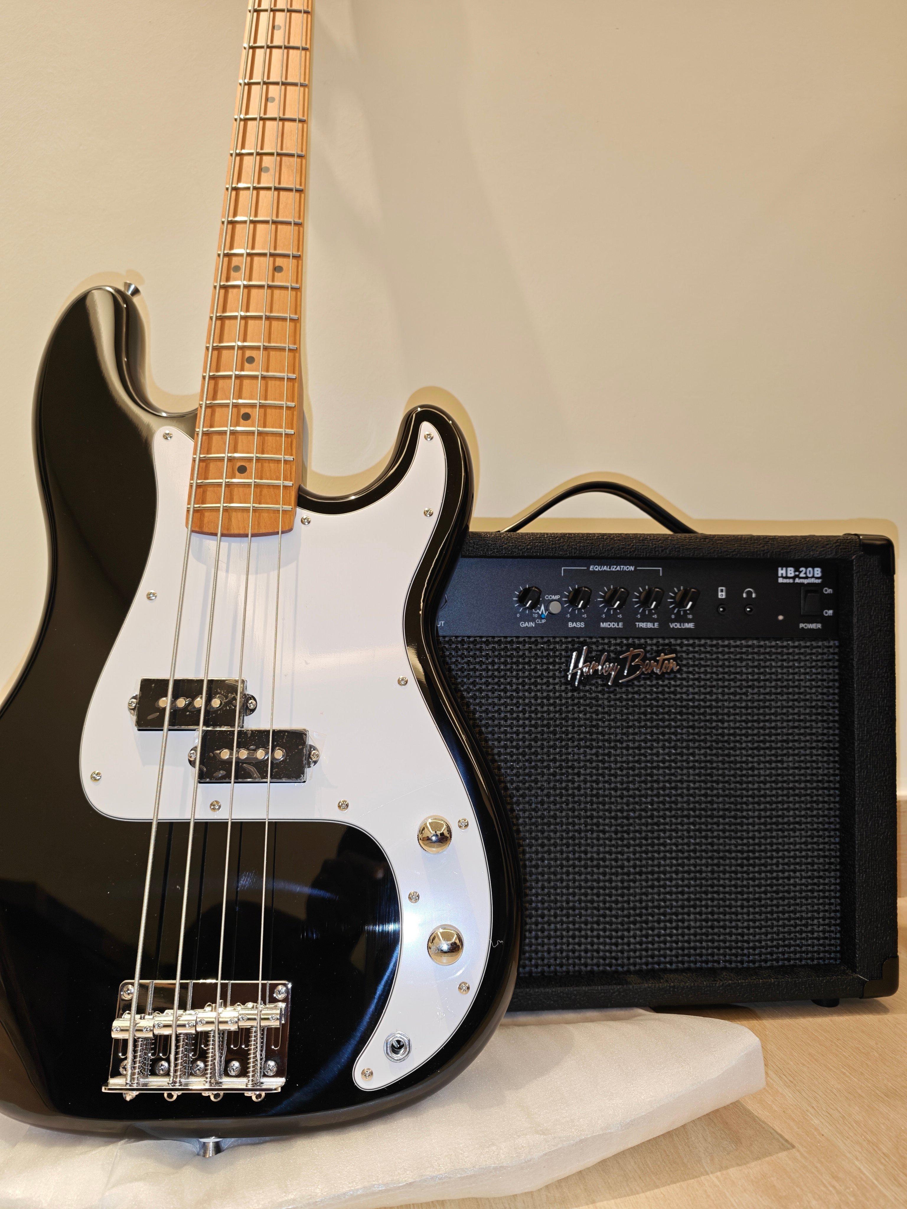 P Bass guitar and Amplifier - Image 3
