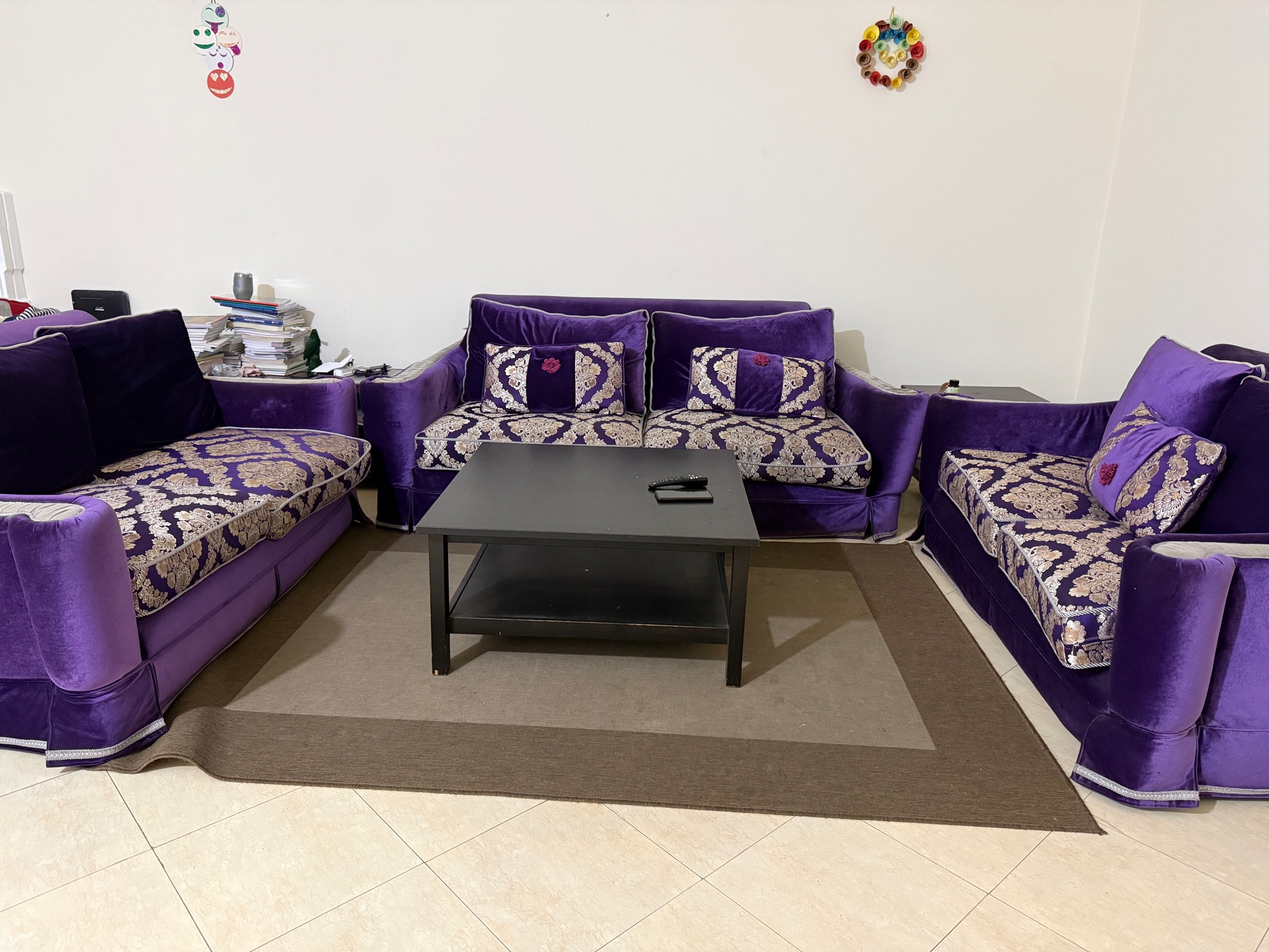Sofa with centre table and side table - Image 6