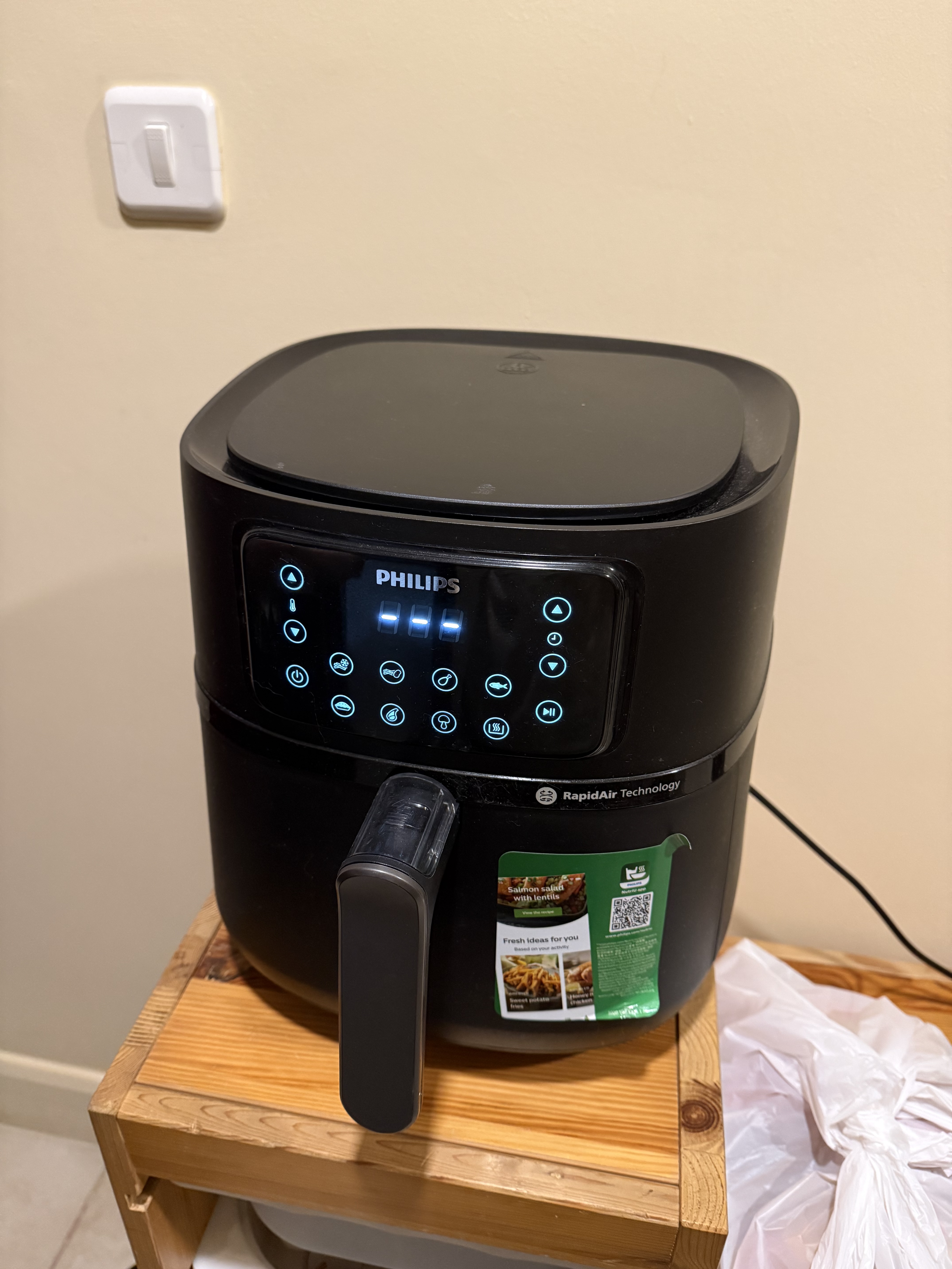 Philips Airfryer - Rapid Air Technology (Barely Used) - Image 1