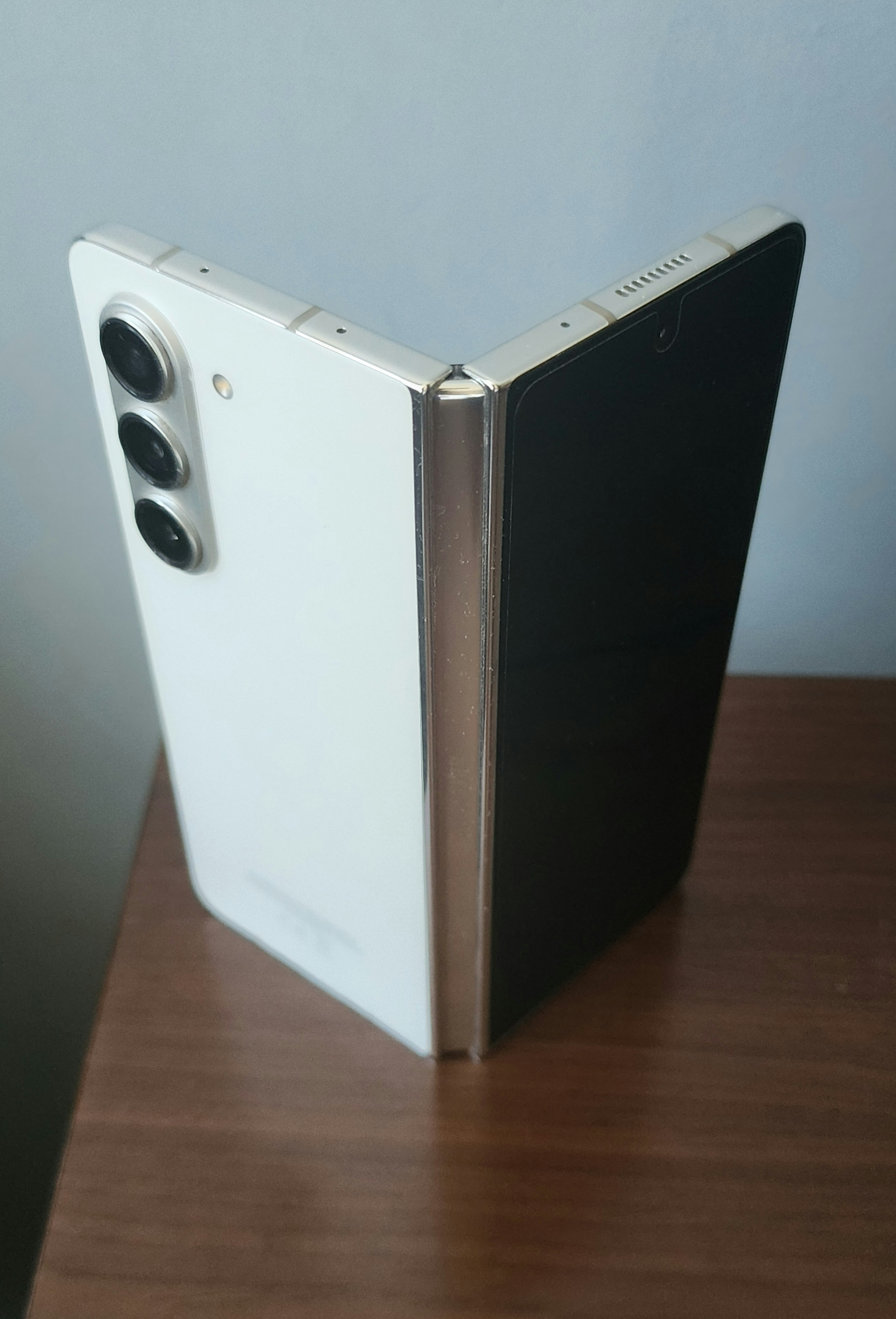 Galaxy Z Fold5 512GB Cream - Image 3