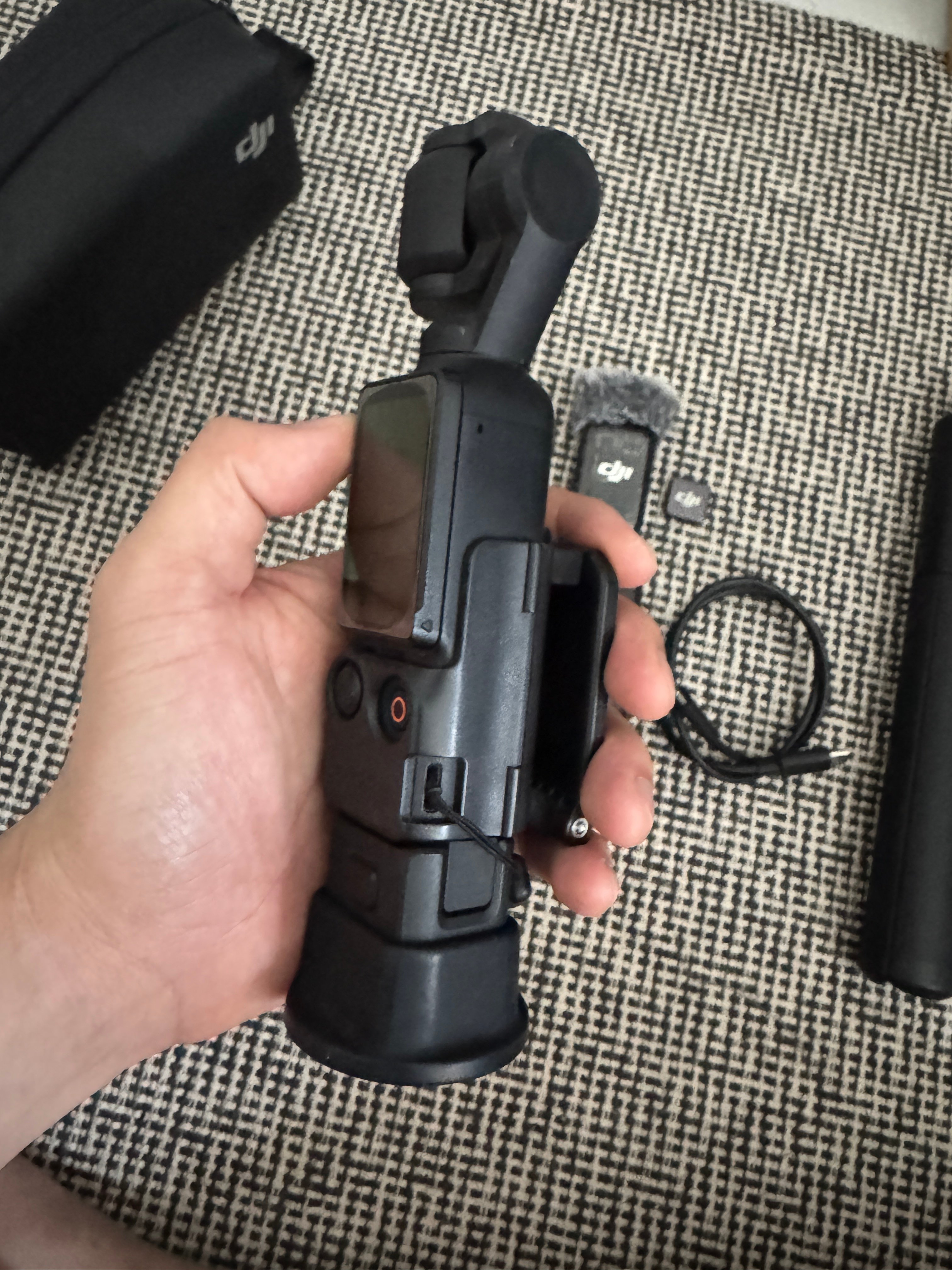 DJI OSMO POCKET 3 CREATOR COMBO  (FREE ACCESSORIES)  - Image 4