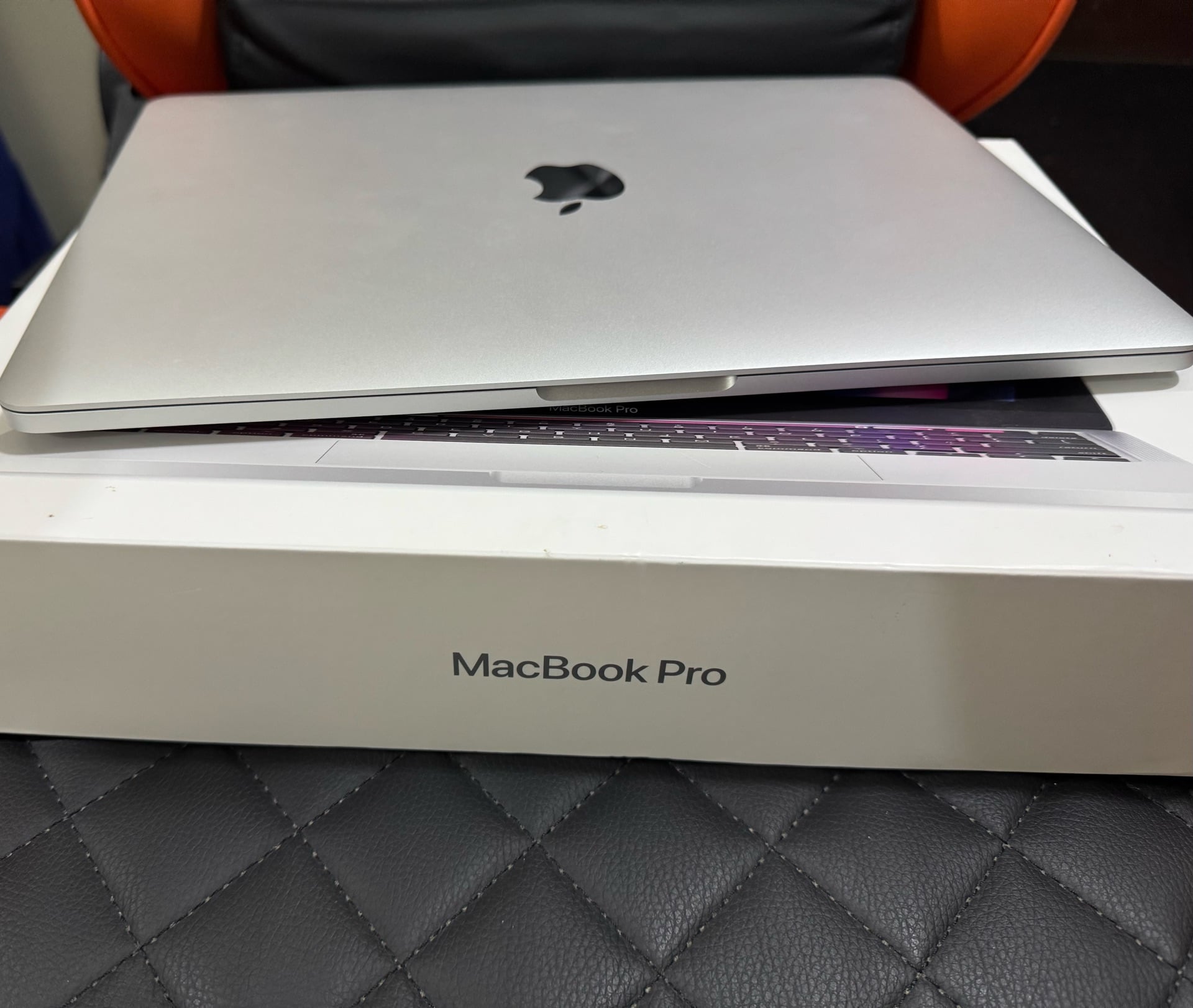 MacBook Pro 13 inch 2022 - M2  - Image 2