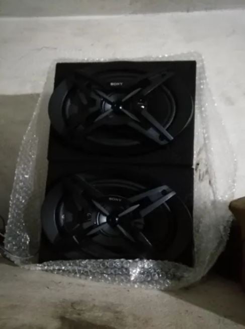 Sony 9x6inch speakers with boxes for sale in very good condition. - Image 3