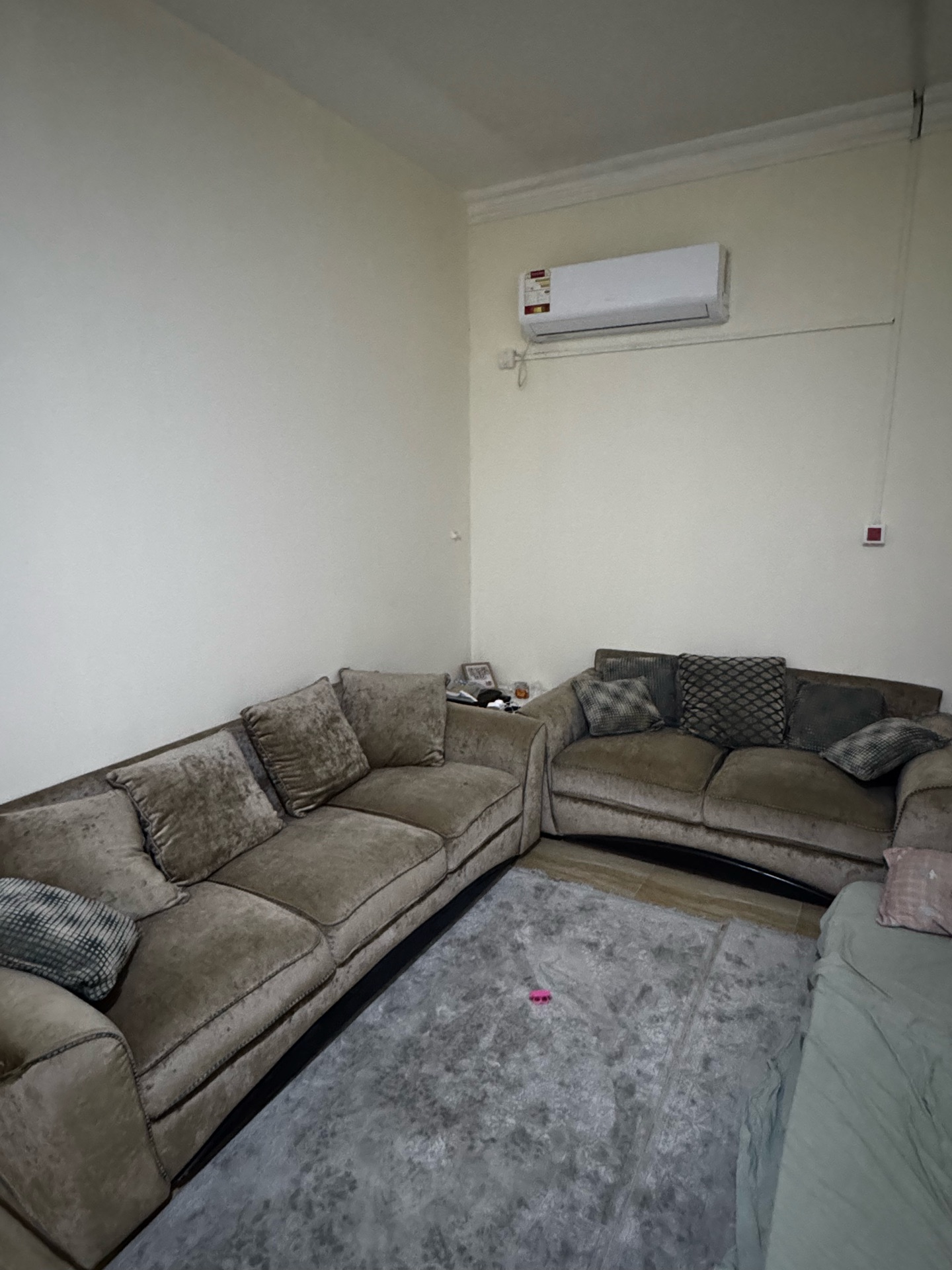 Sofa set 3+2 seater in wooden frame with excellent condition for urgent sale - Image 1