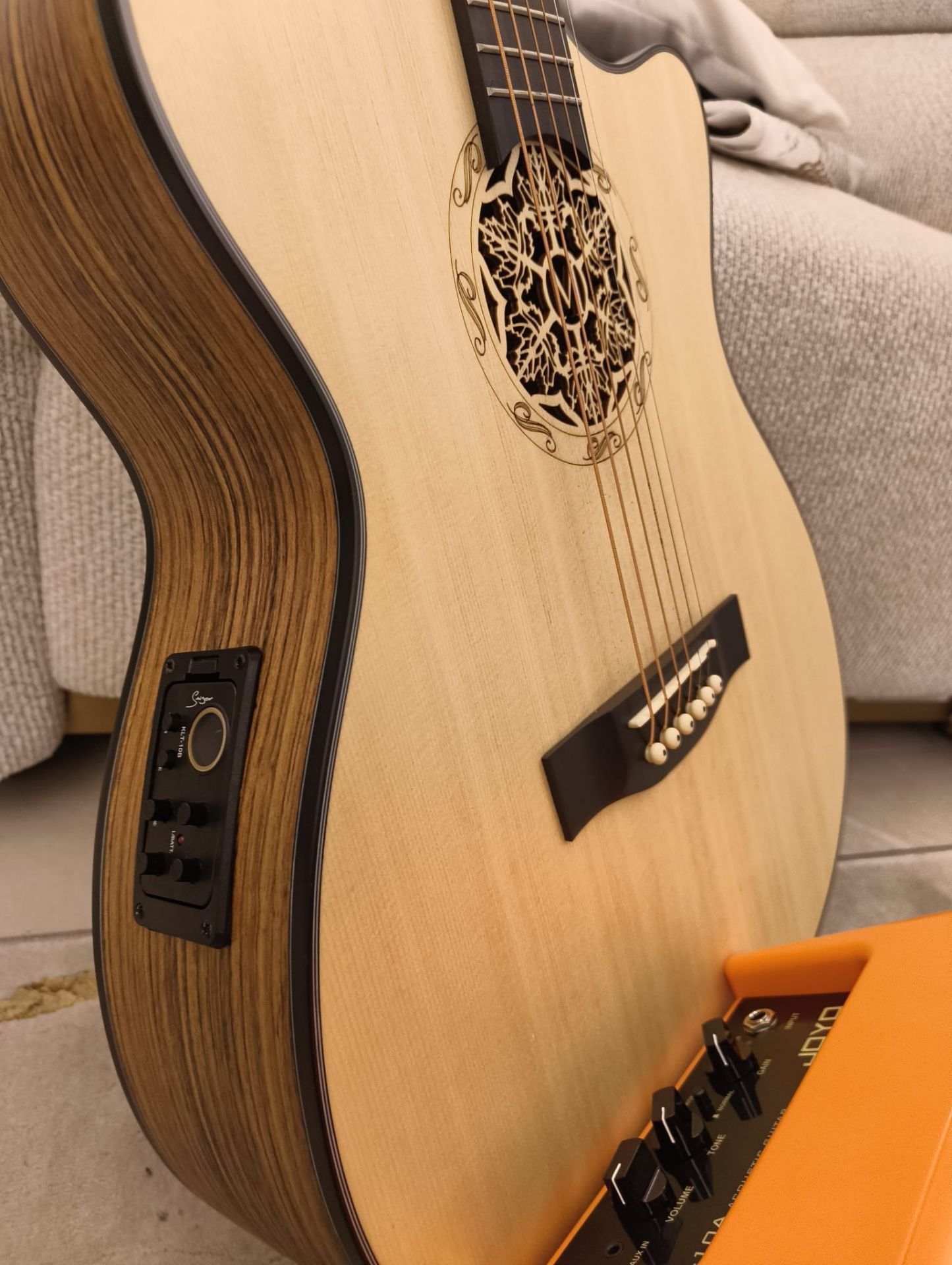 Acoustic Guitar with Apm - Image 3