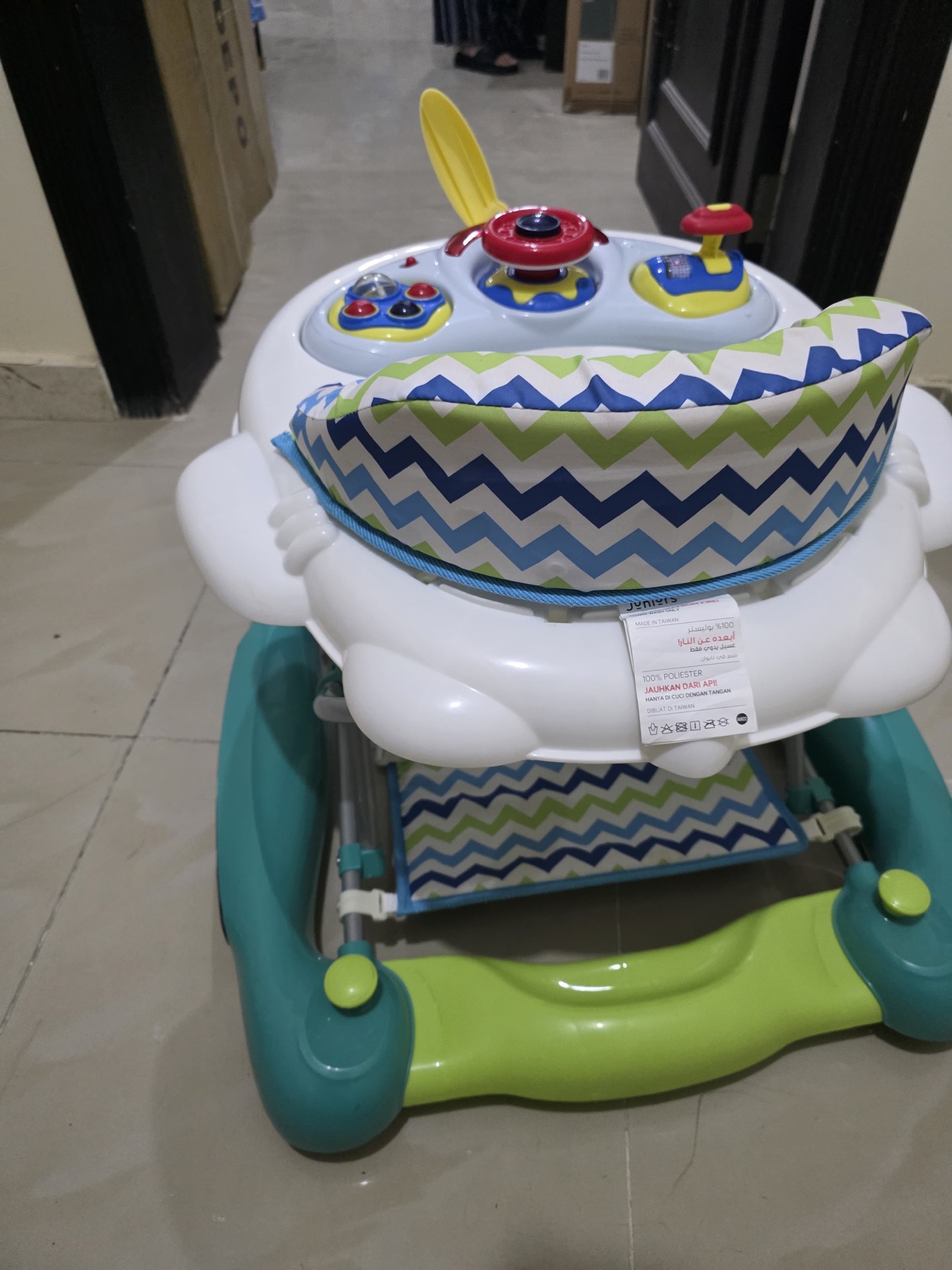 Walker juniors with music tray - Image 2