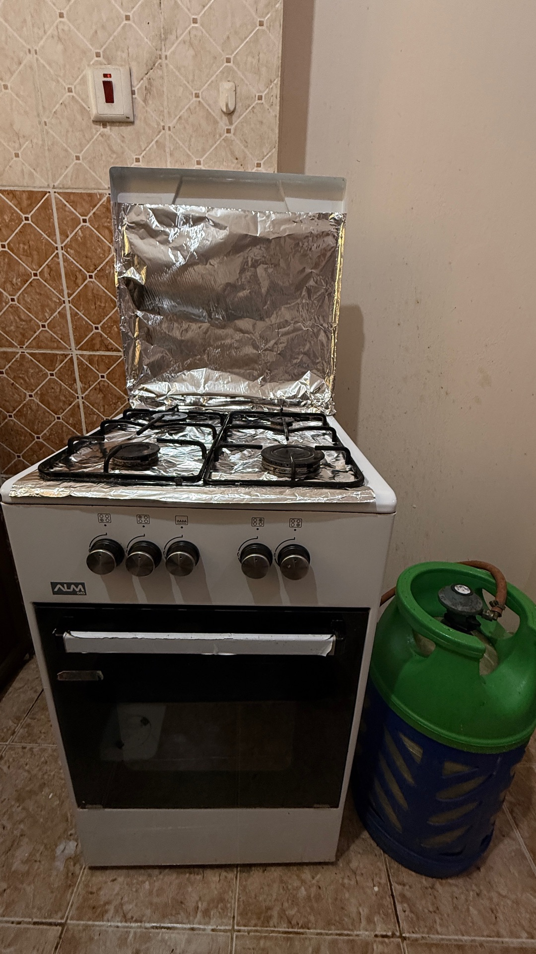 Cooking Range with oven & gas cylinder - Image 2