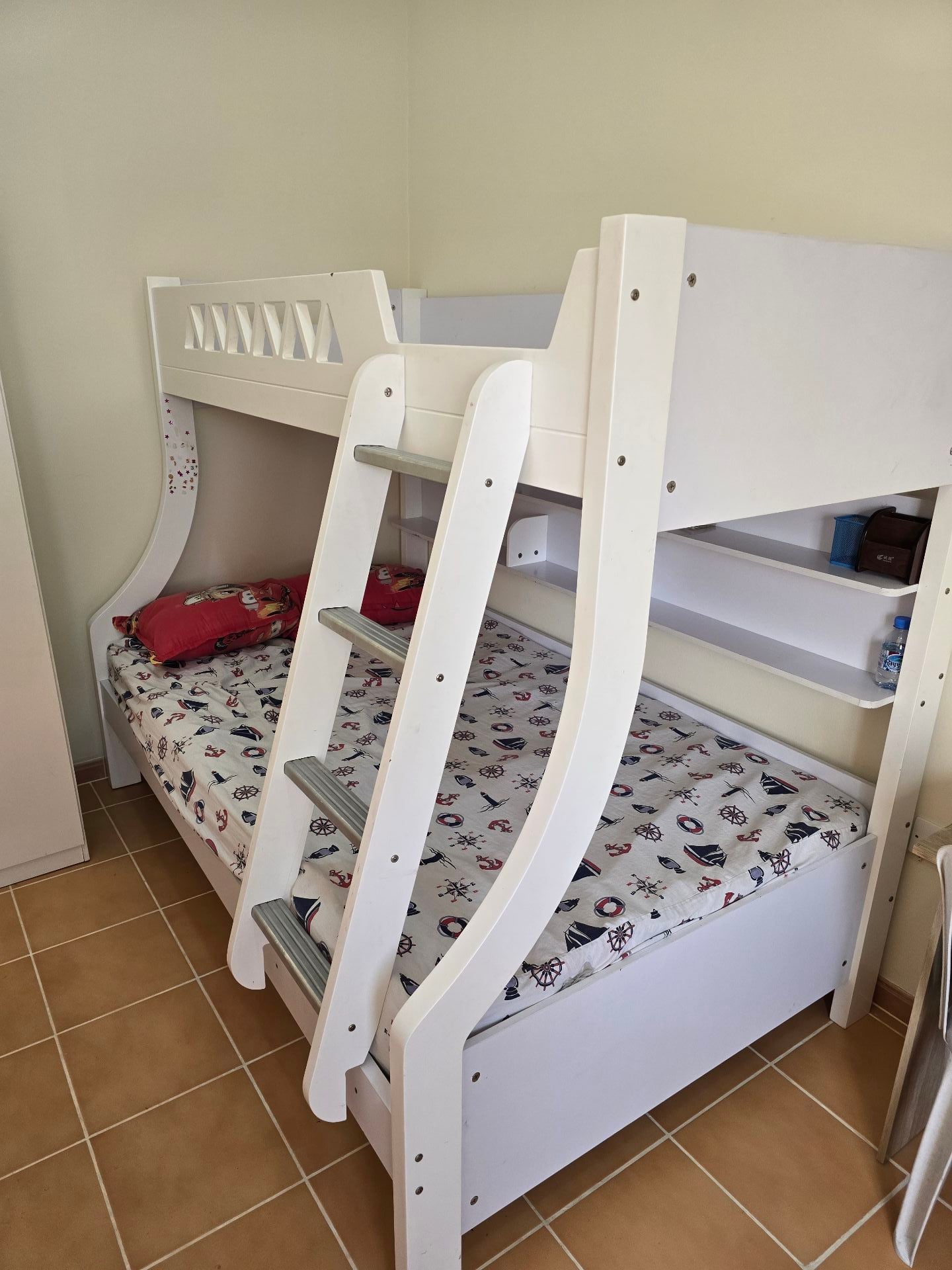 Bunk bed with one mattress  - Image 3