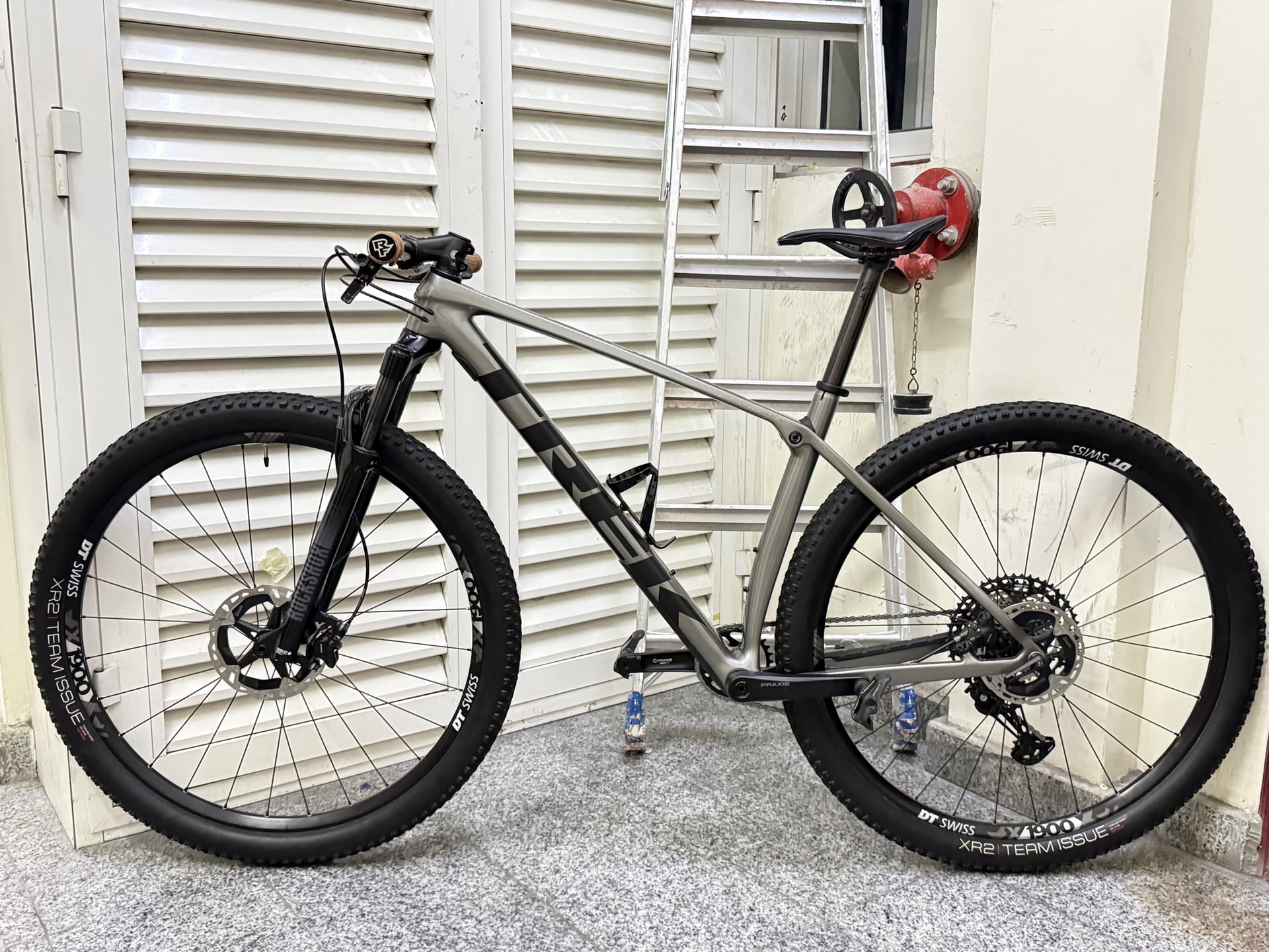 Trek Procaliber 9.5 2024 Gen 2 Carbon MTB - Image 1