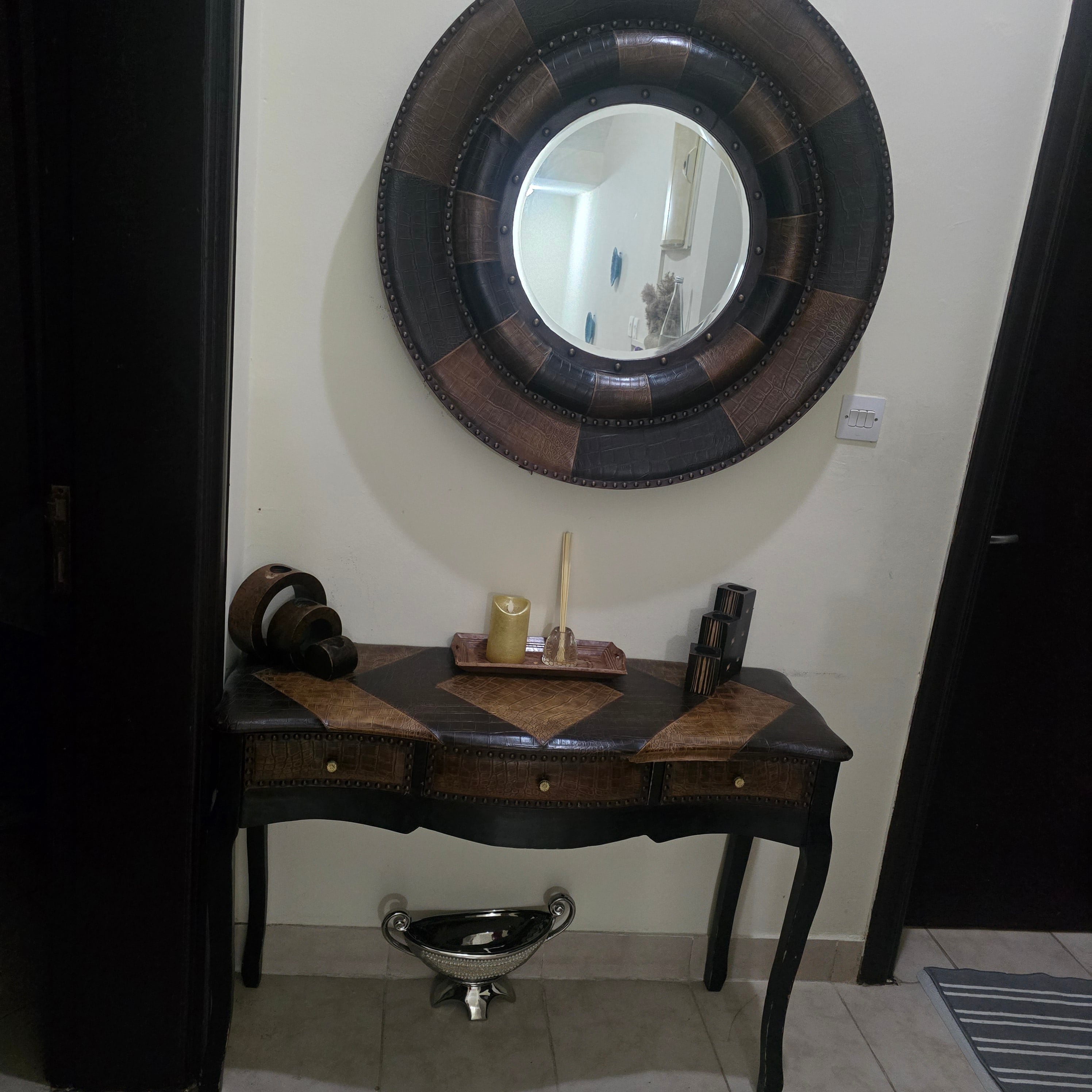 Console table with mirror - Image 2