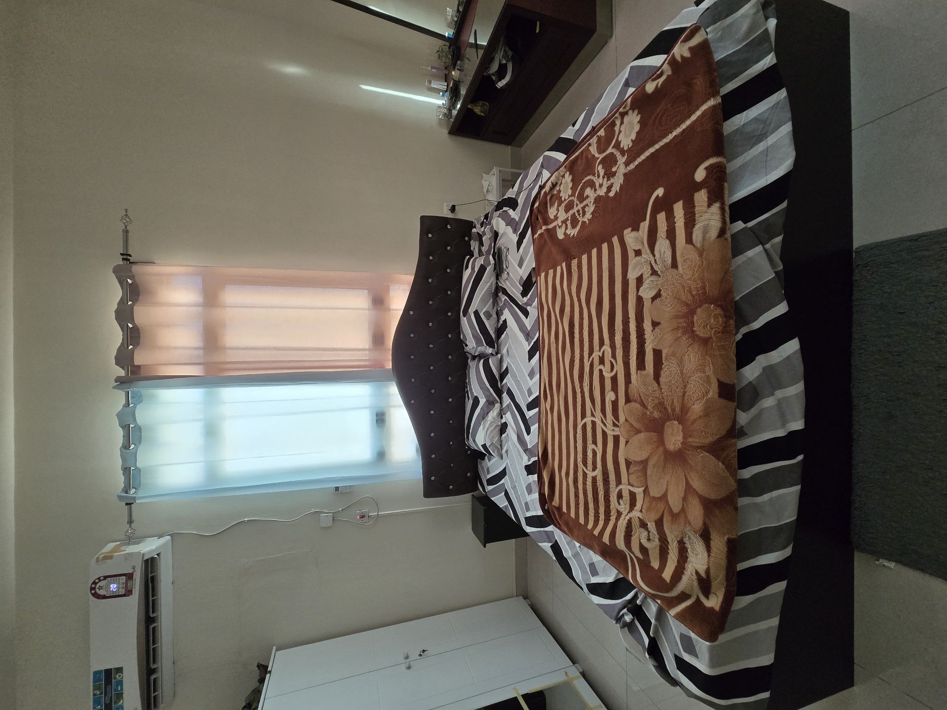 King size bed with medical mattress - Image 3