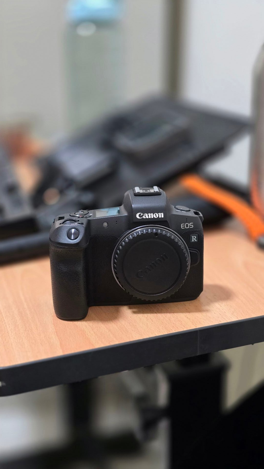Canon EOS R - Image 1