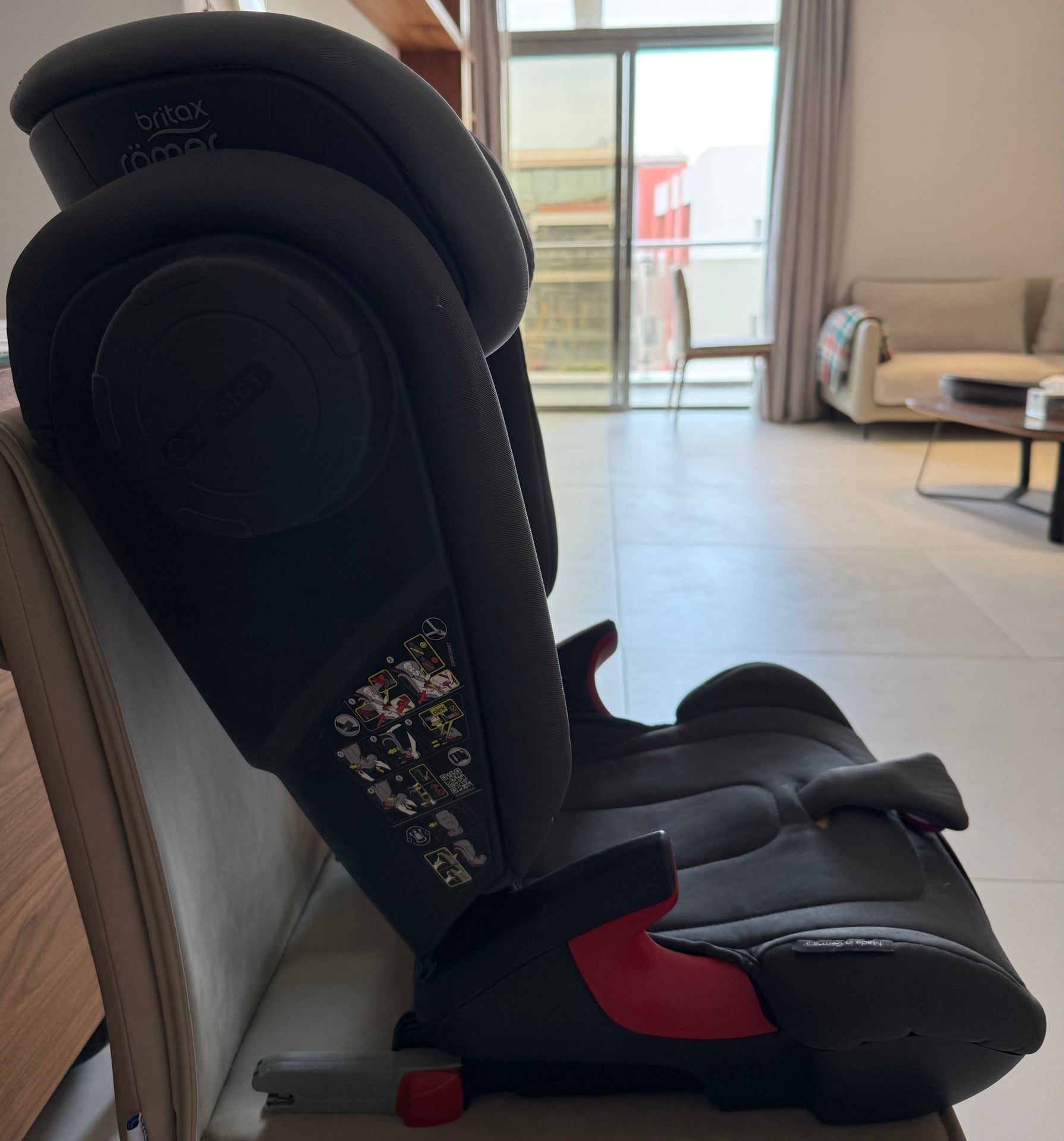 Britax romer car seat with seat protector - Image 1