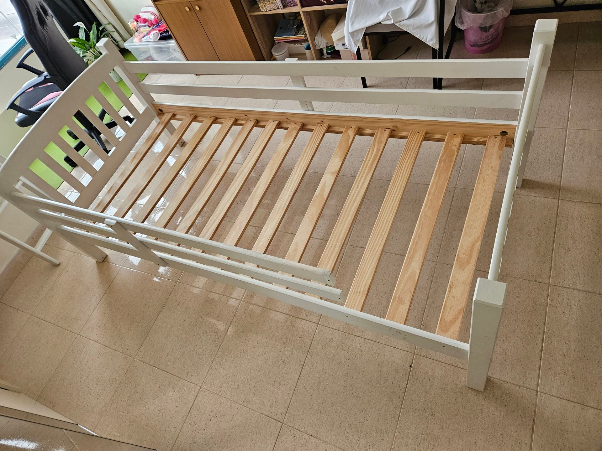 Single Bed 200 cm Long x 90 cm wide - Image 1