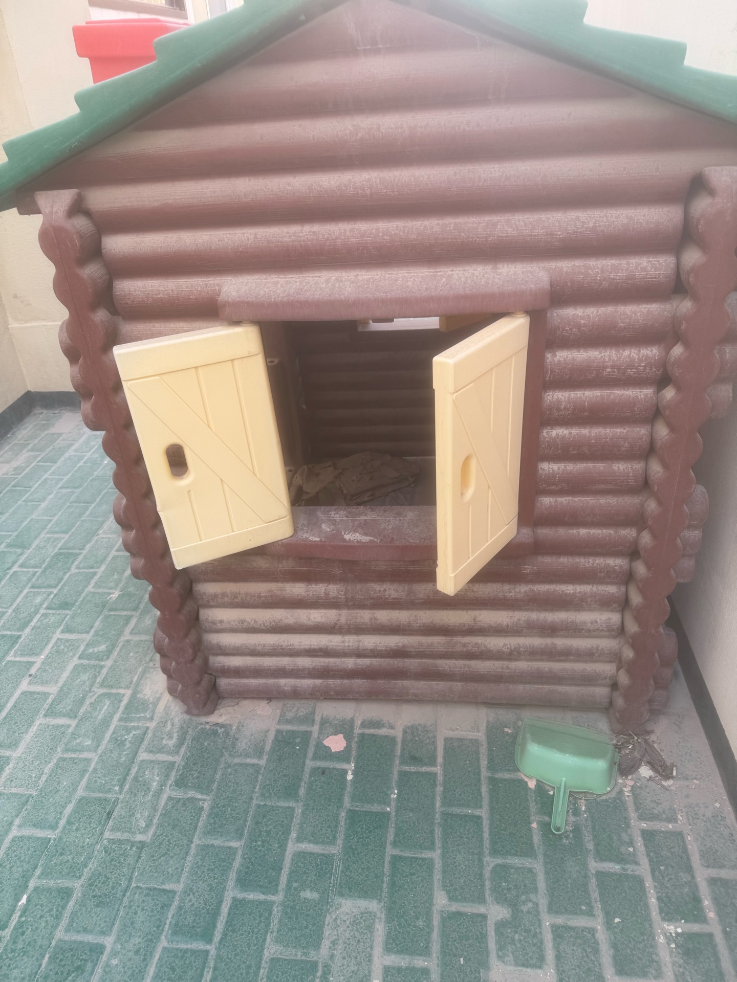 Dog house  - Image 2