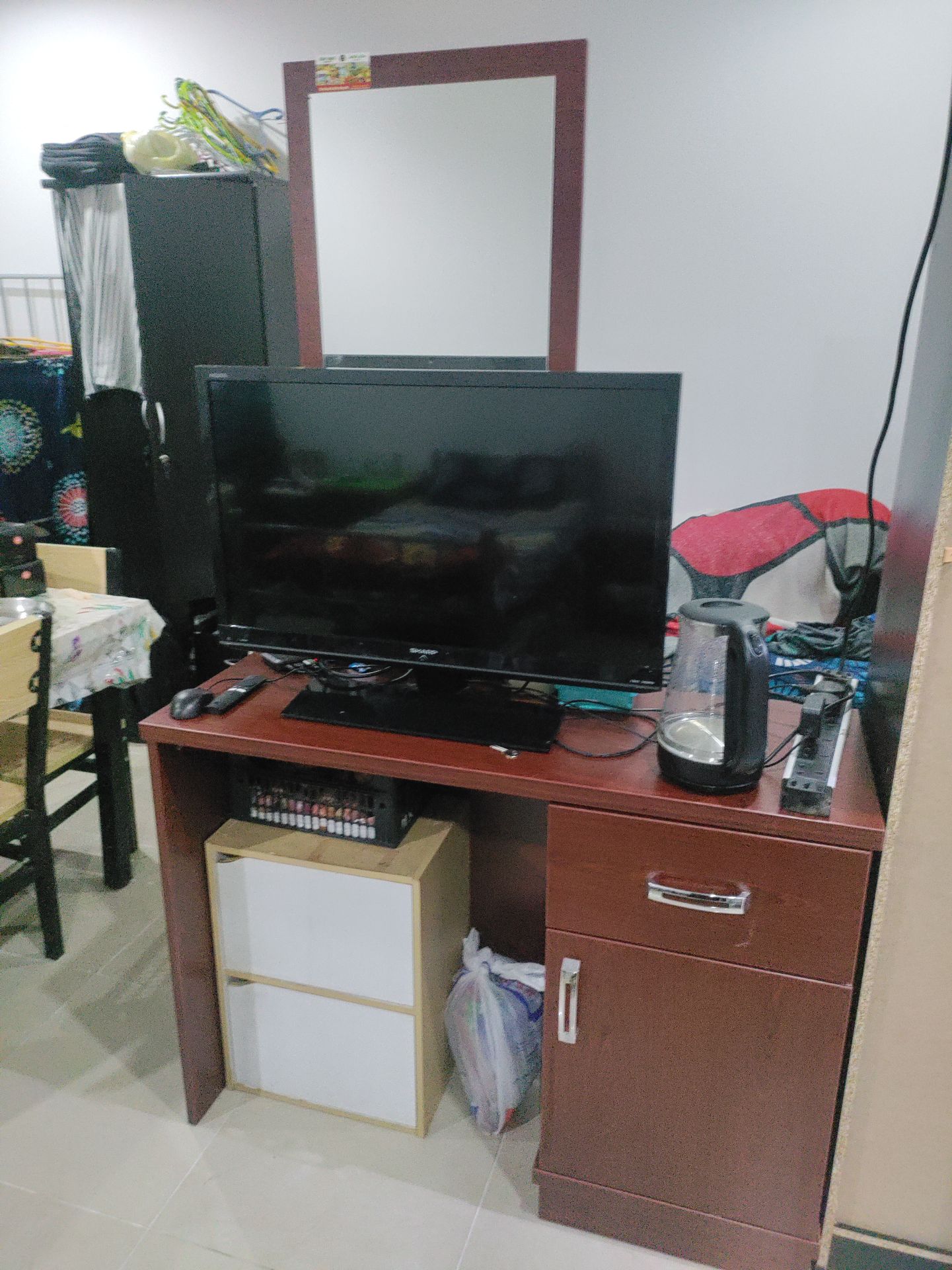 The dressing table is in good condition The family used near ansar old ayrport - Image 1