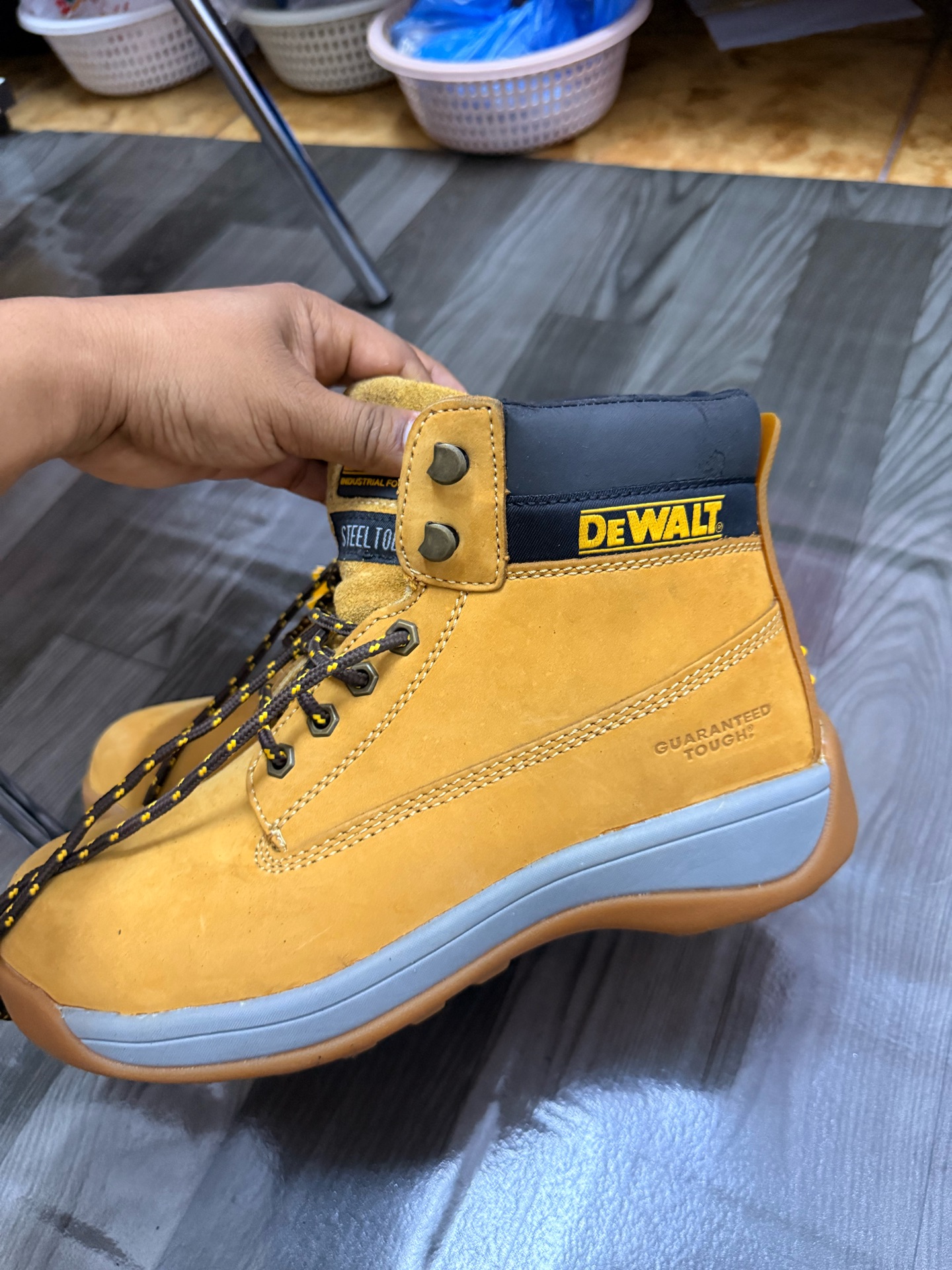 DEWALT SAFETY SHOE - Image 3