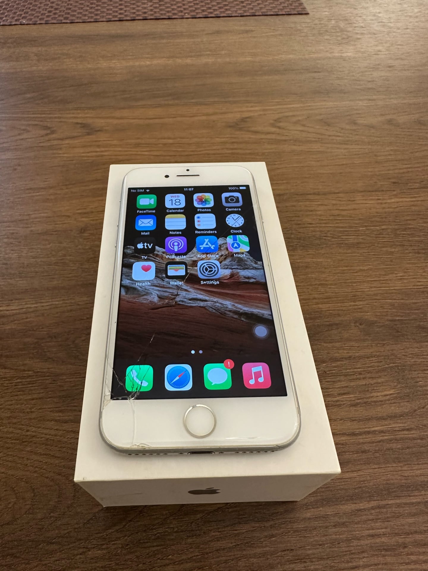 Apple IPhone 7  - Image 3