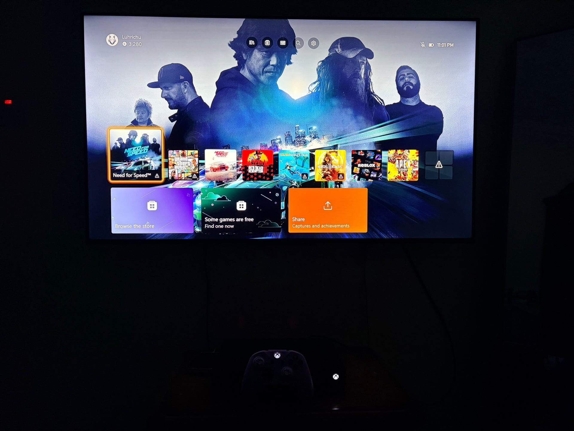 ( WITH GAMES)Xbox One X 1TB With Controller And Grip - Image 5