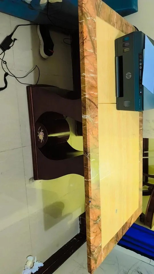 Elegant Marble Table - Excellent Condition - Image 4