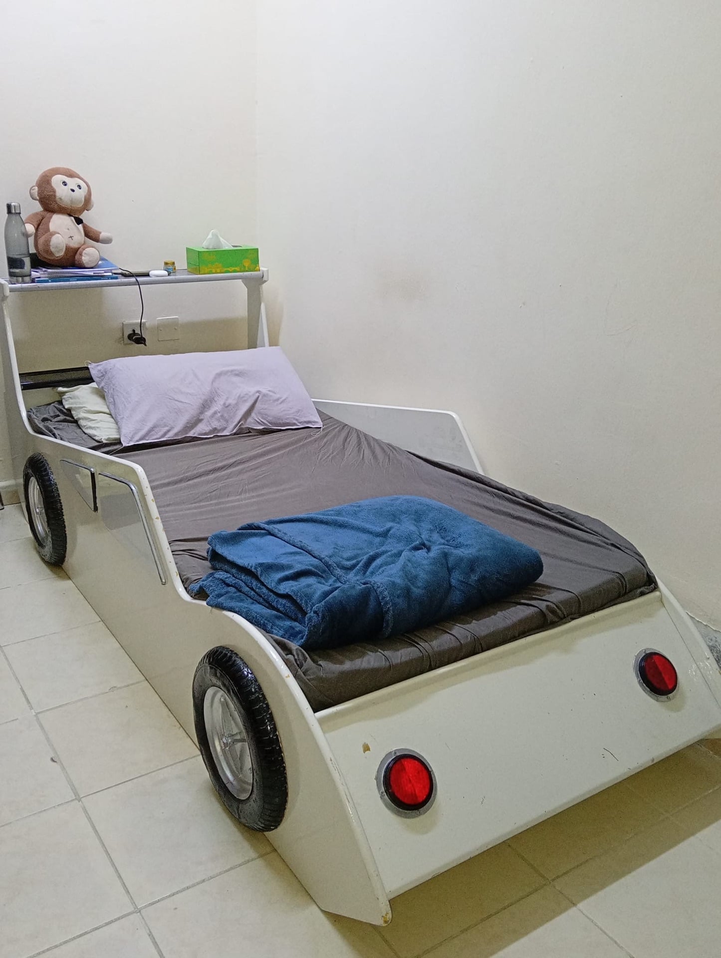 Bed,Dining table,Shelf, chairs for sale - Image 1