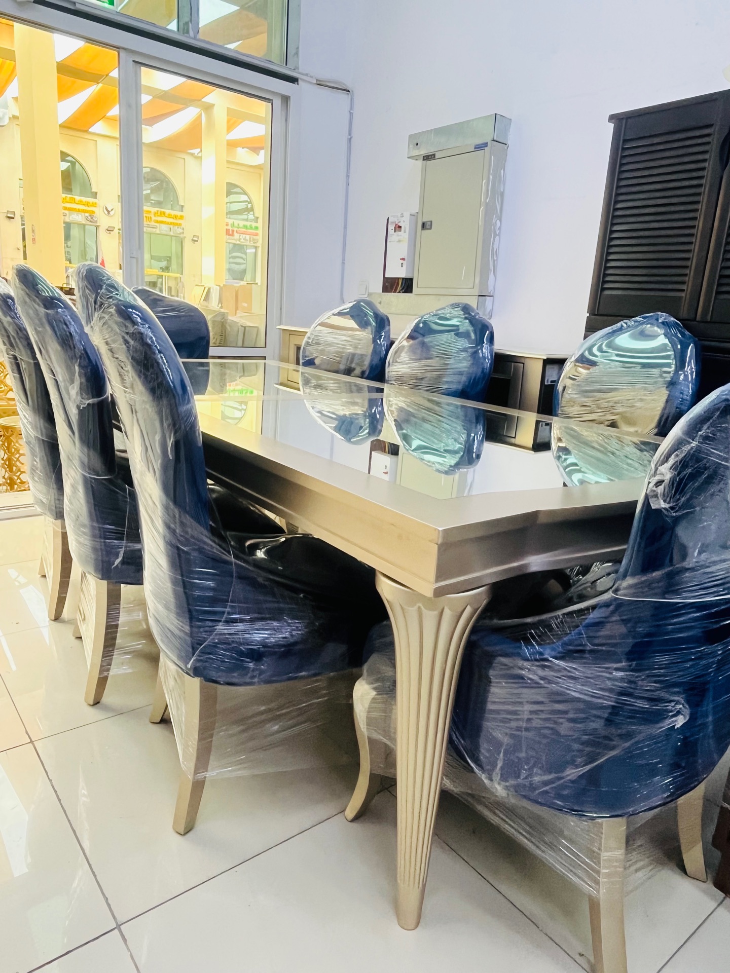 Dining table with buffet for sale - Image 4