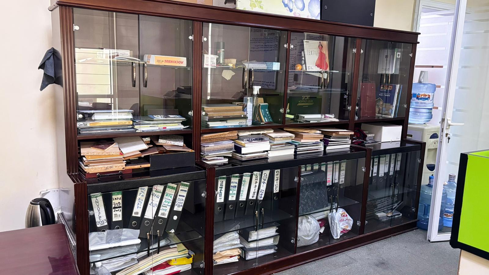 BIG WOODEN DISPLAY UNIT - Image 3