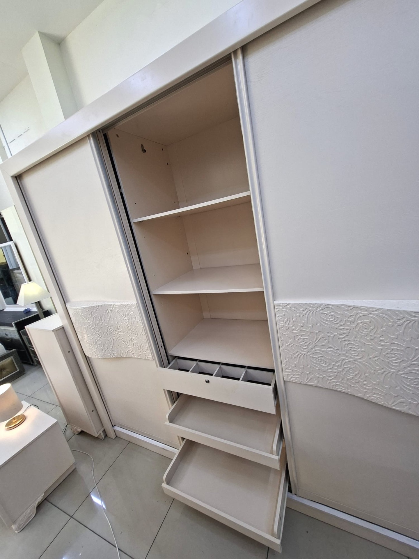 bedroom sett - Image 4