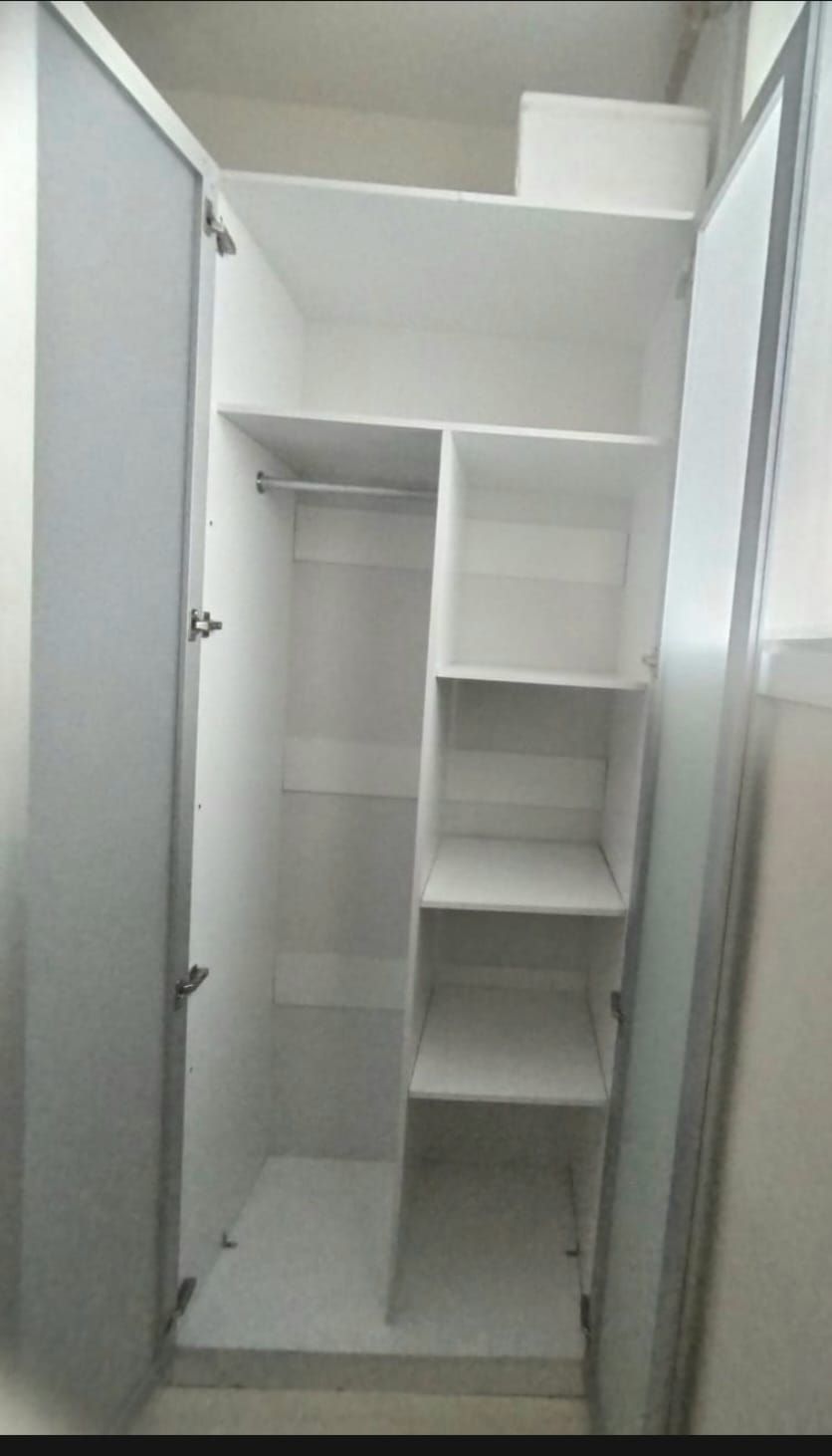 Wardrobe White tall and strong with glass doors - Image 1