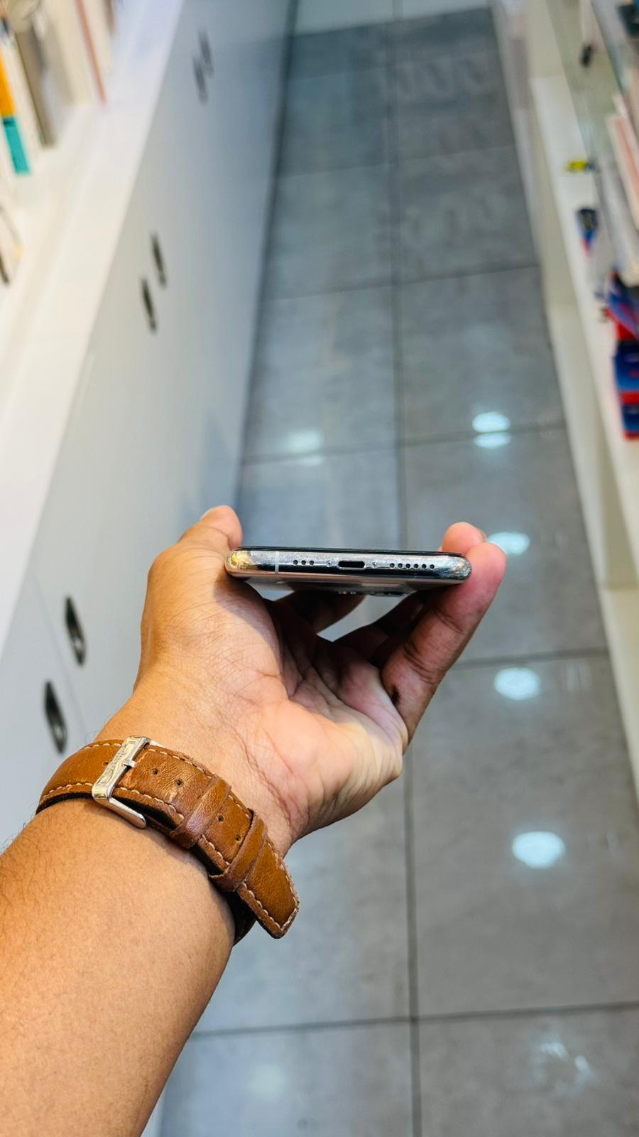 IPHONE 11 Pro 256GB 90% - Image 4