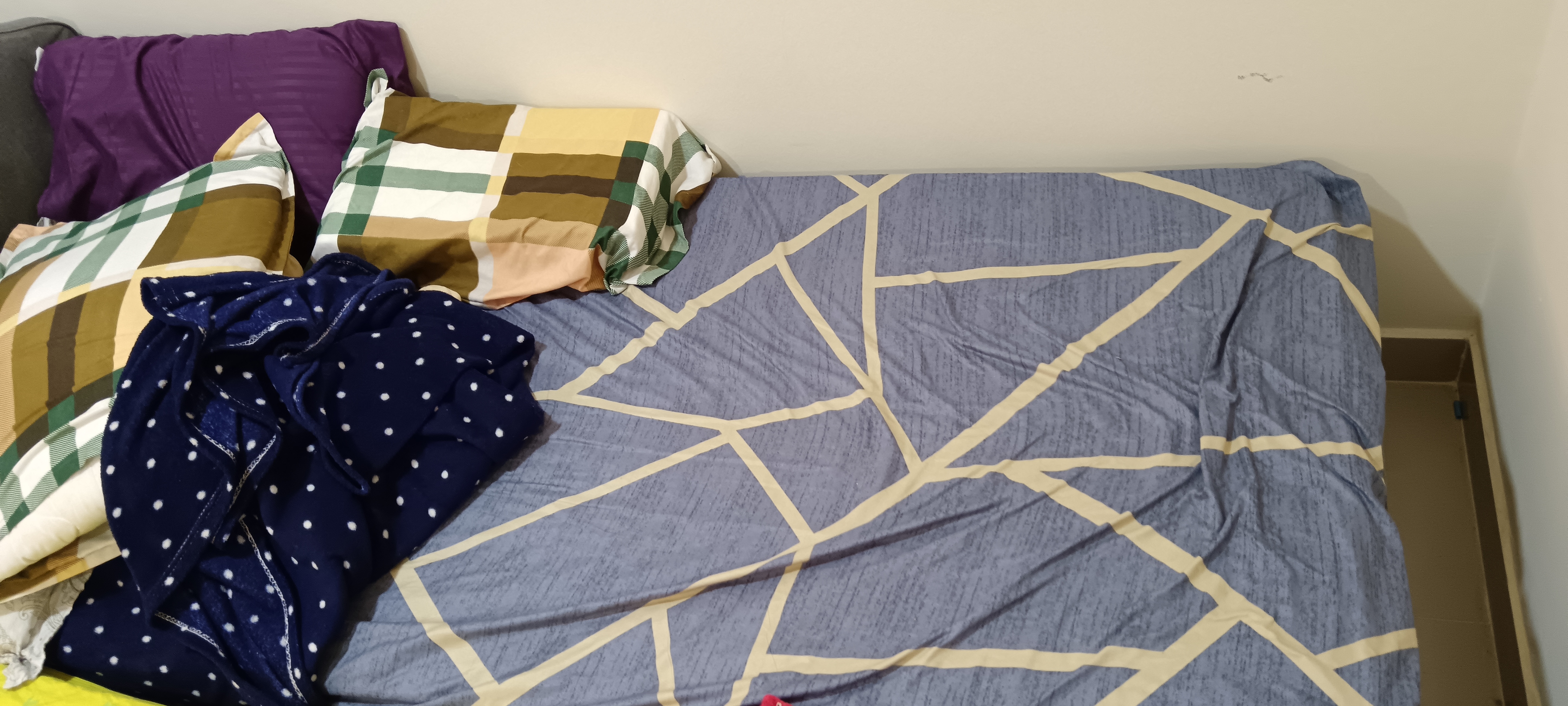 Single bed with mattress - Image 4