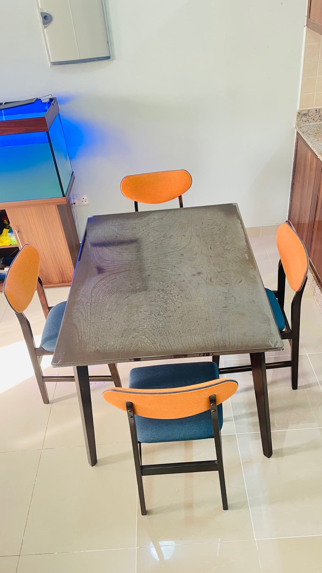 Home Center Dining Table with 4 Chairs like new - Image 2