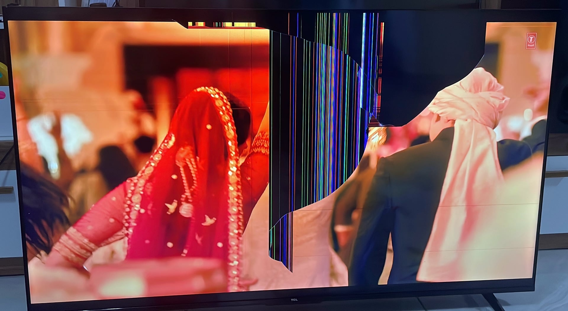 Screen broken TCL TV 4K UHD, Model- L55P635 - Image 1