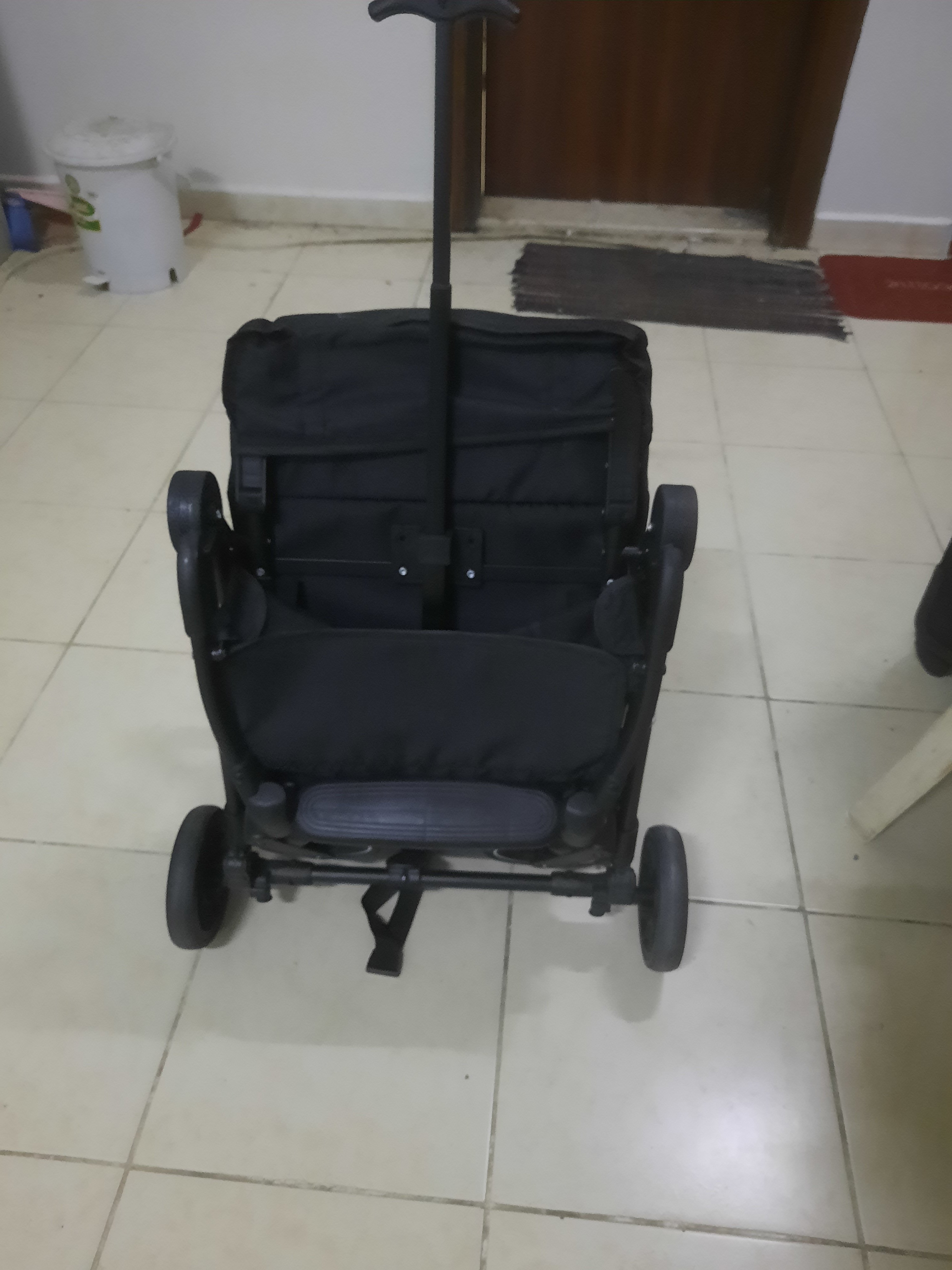 عربة أطفال Juniors بحالة ممتازة - Image 4