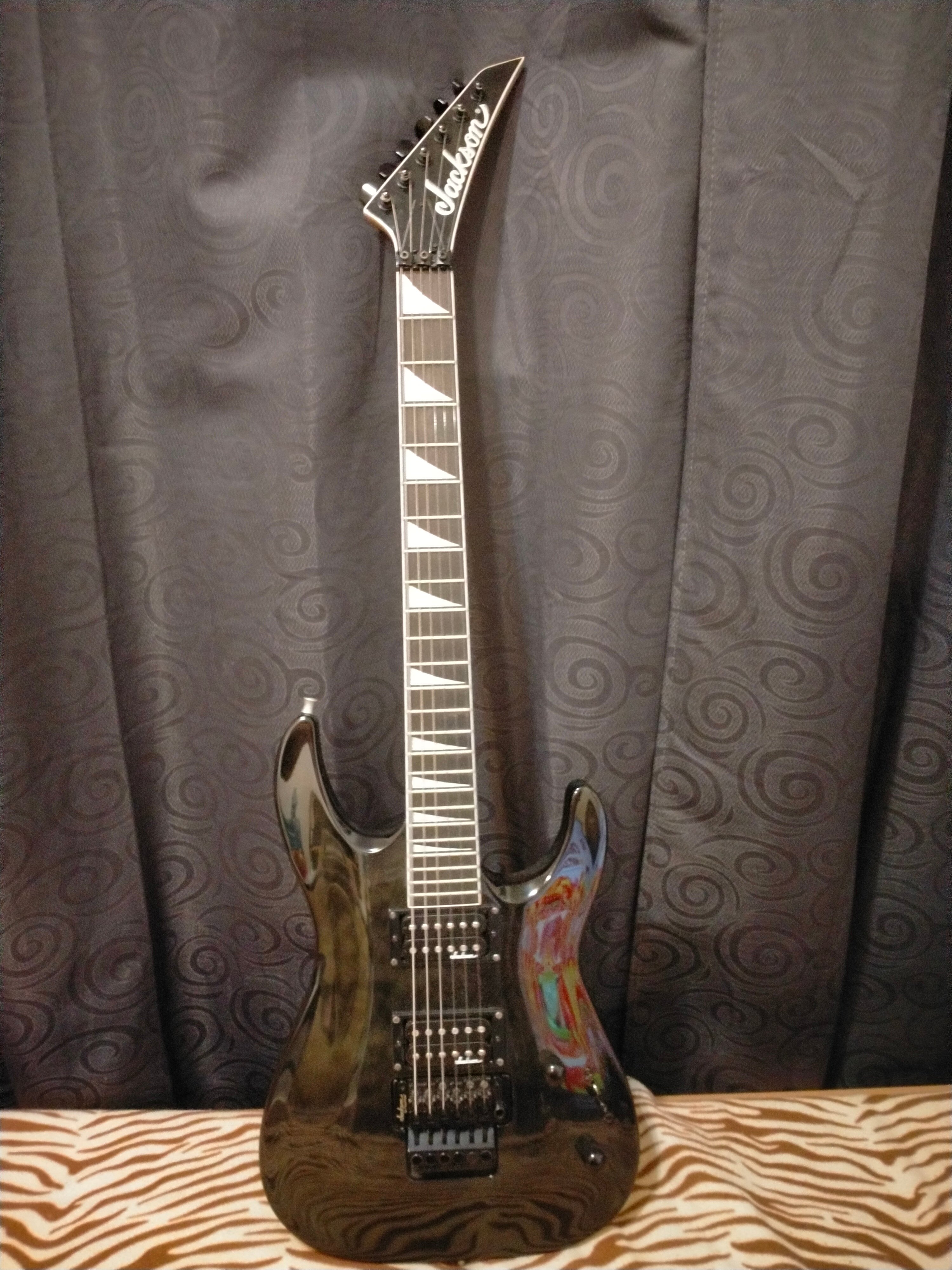 Jackson Electric Guitar with hard case - Image 6
