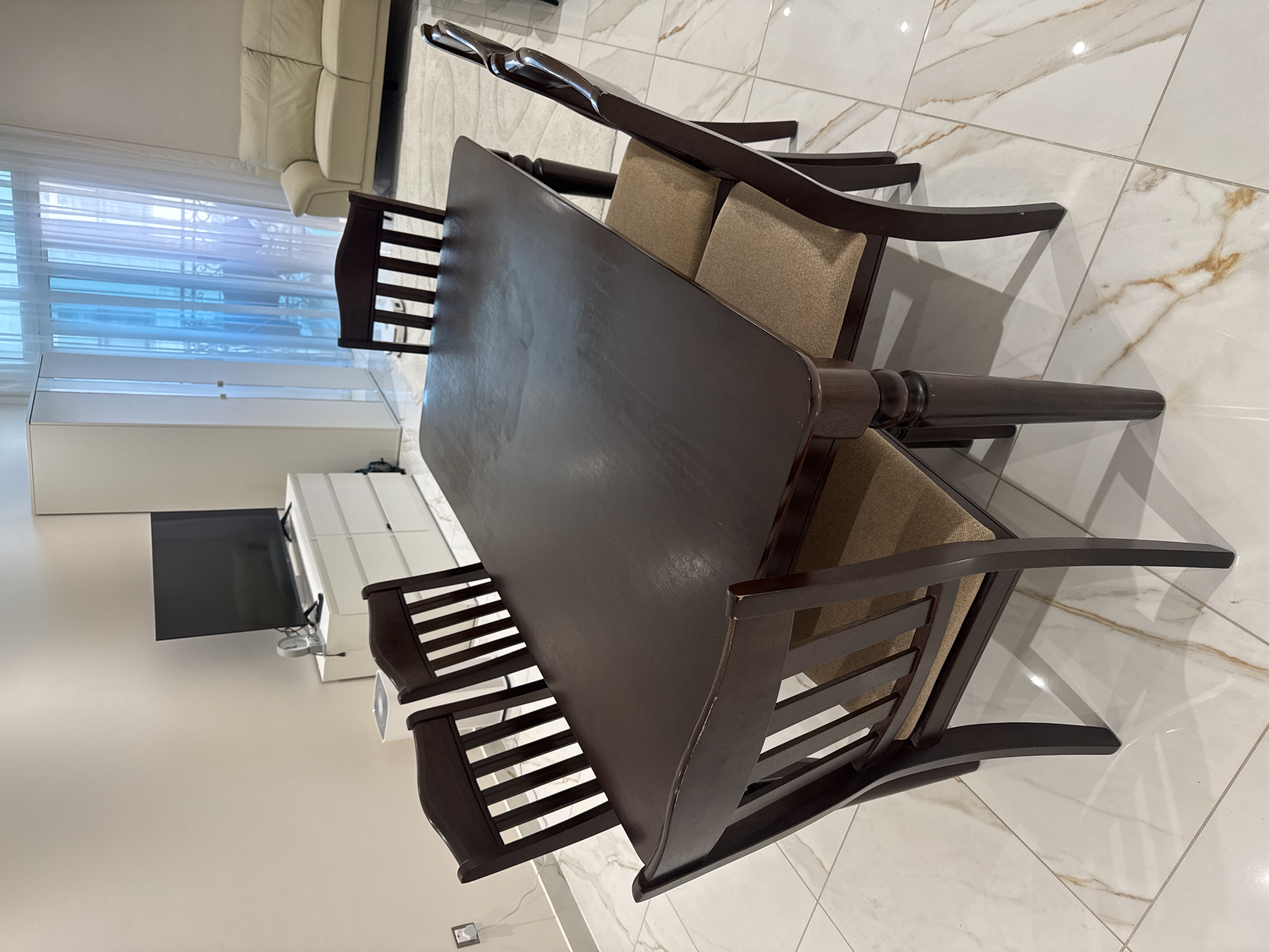 Dinning table with 6 seats for sale - Image 4